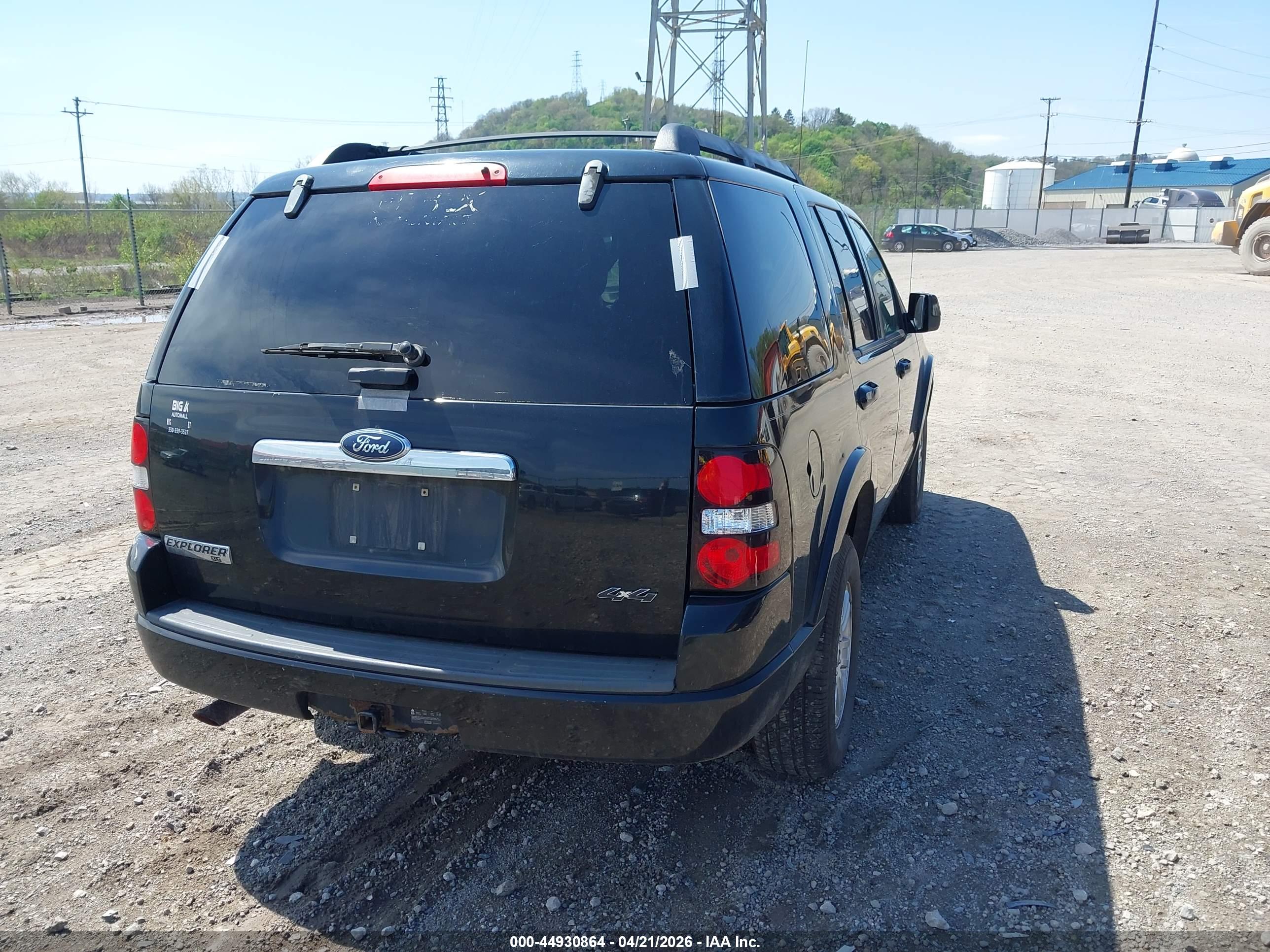 FORD EXPLORER image 4
