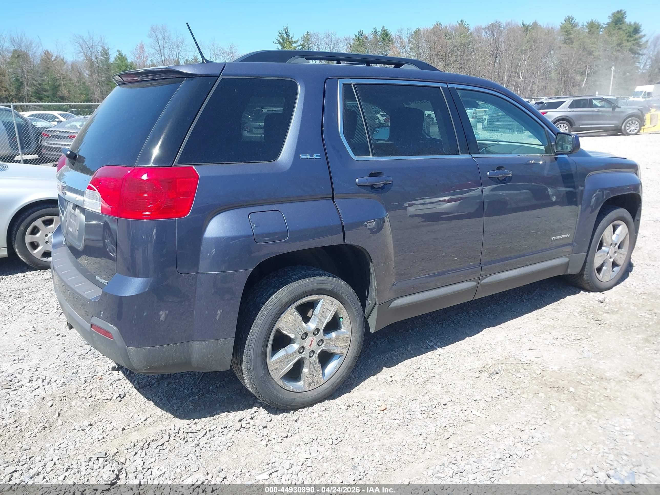 GMC TERRAIN image 4