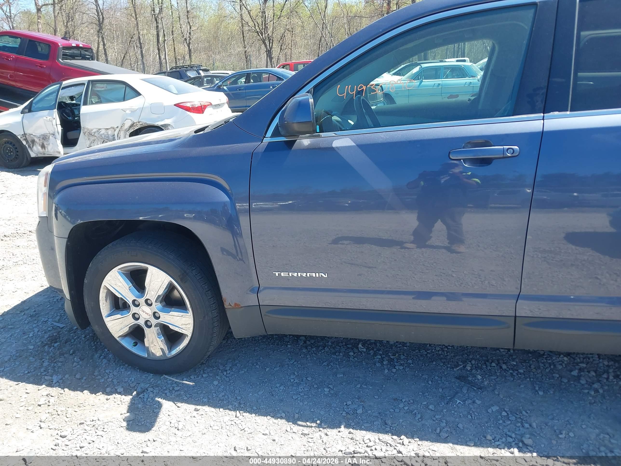 GMC TERRAIN image 6
