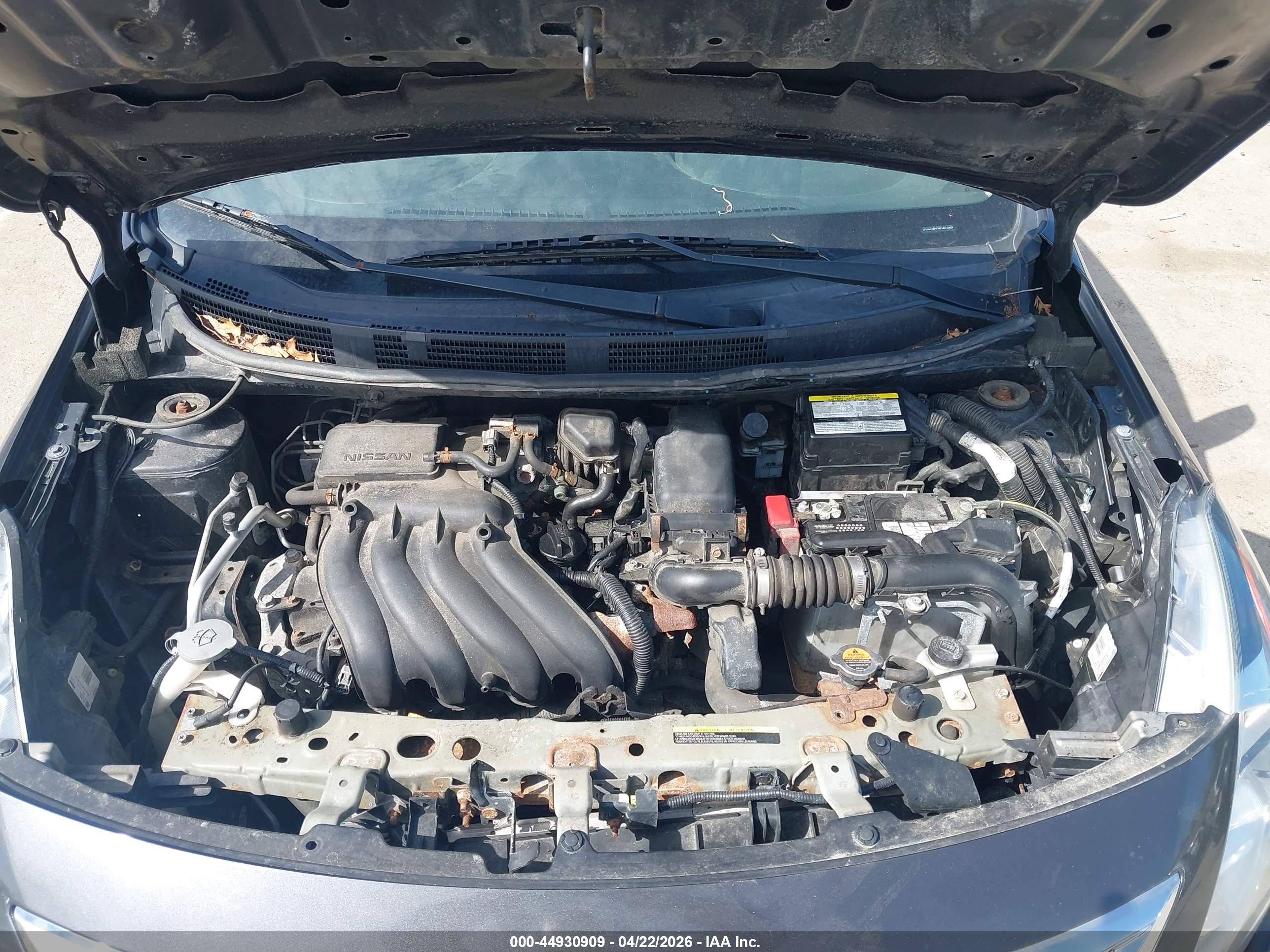 NISSAN VERSA image 10