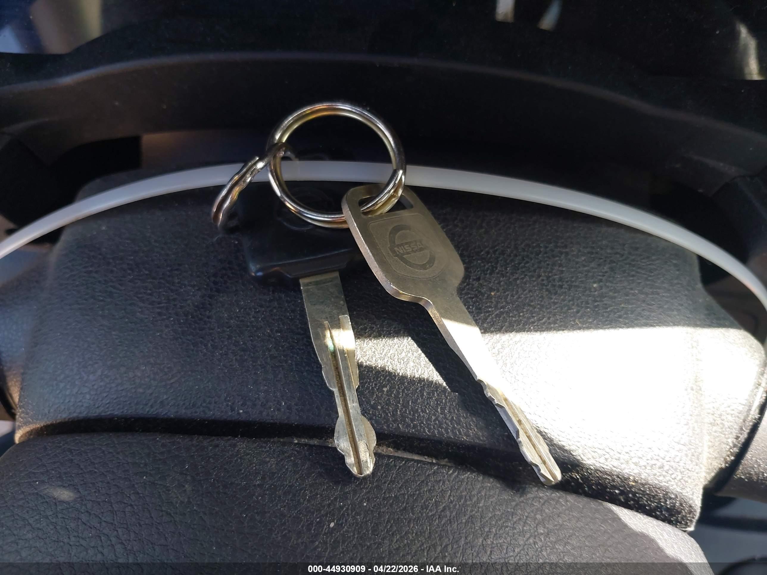 NISSAN VERSA image 11