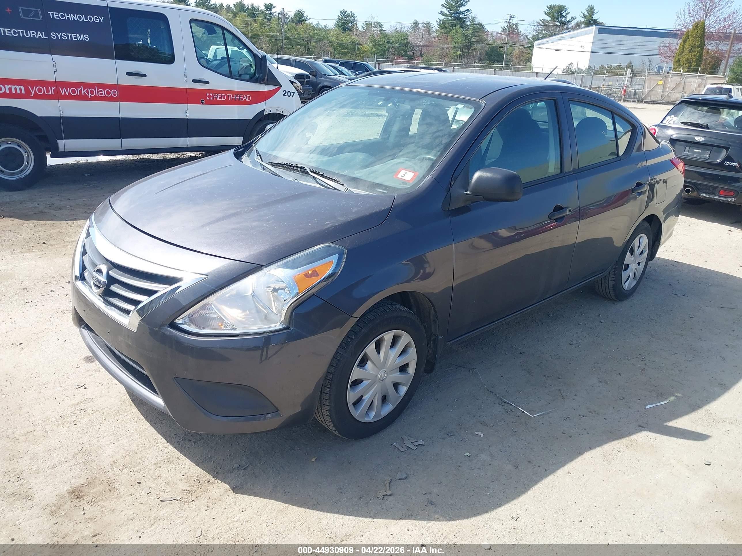 NISSAN VERSA image 2