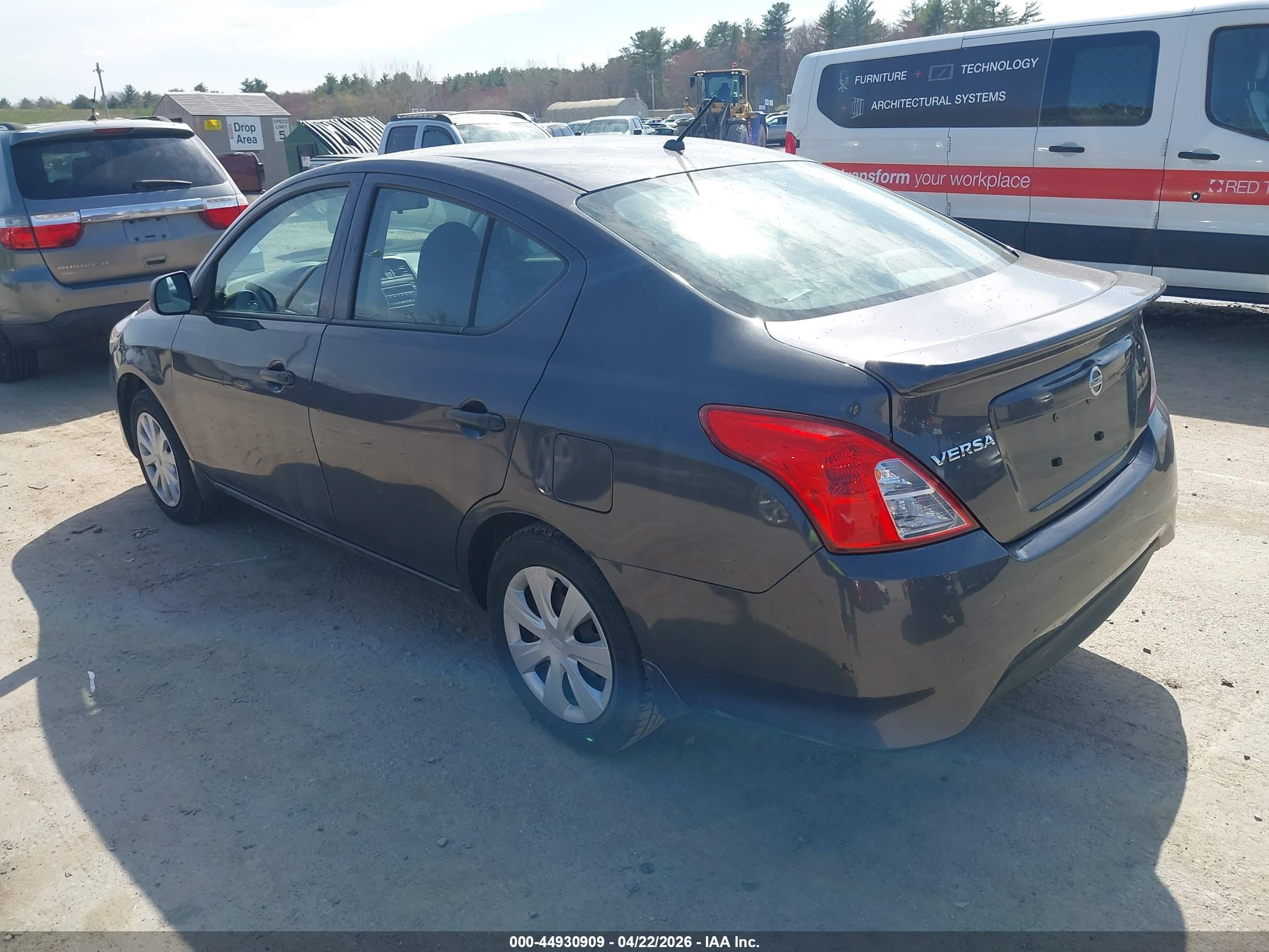 NISSAN VERSA image 3