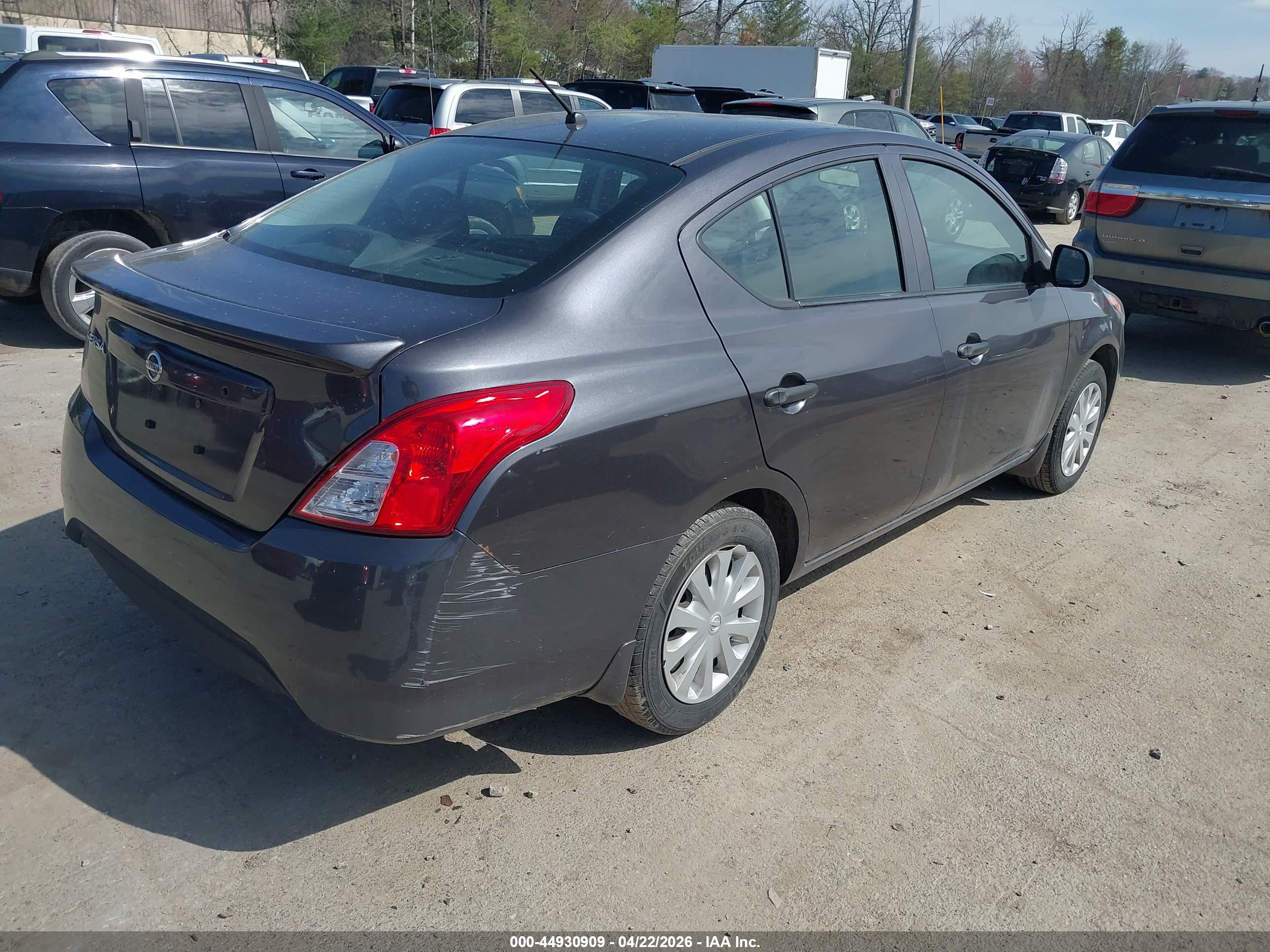 NISSAN VERSA image 4