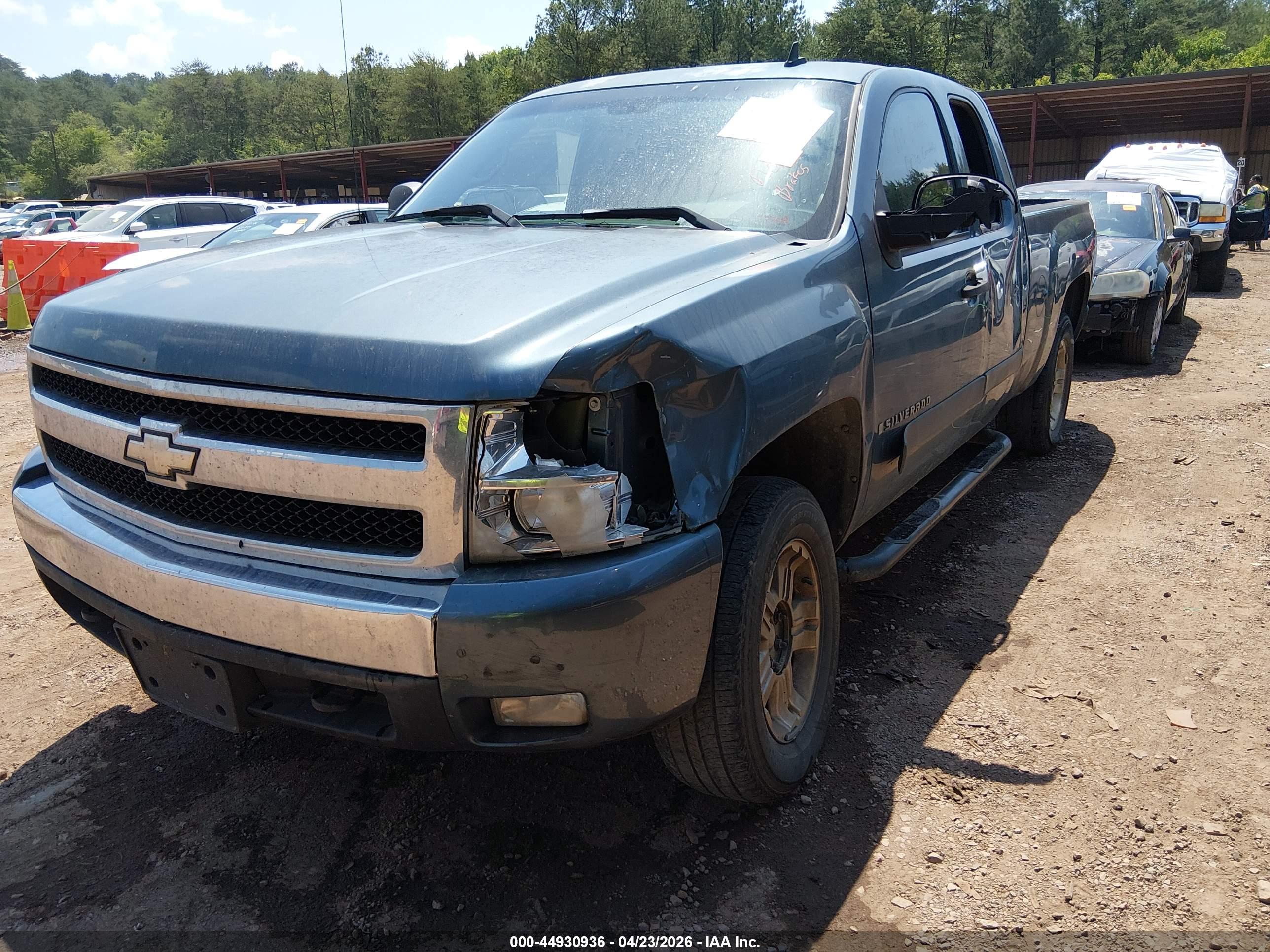 CHEVROLET SILVERADO image 2
