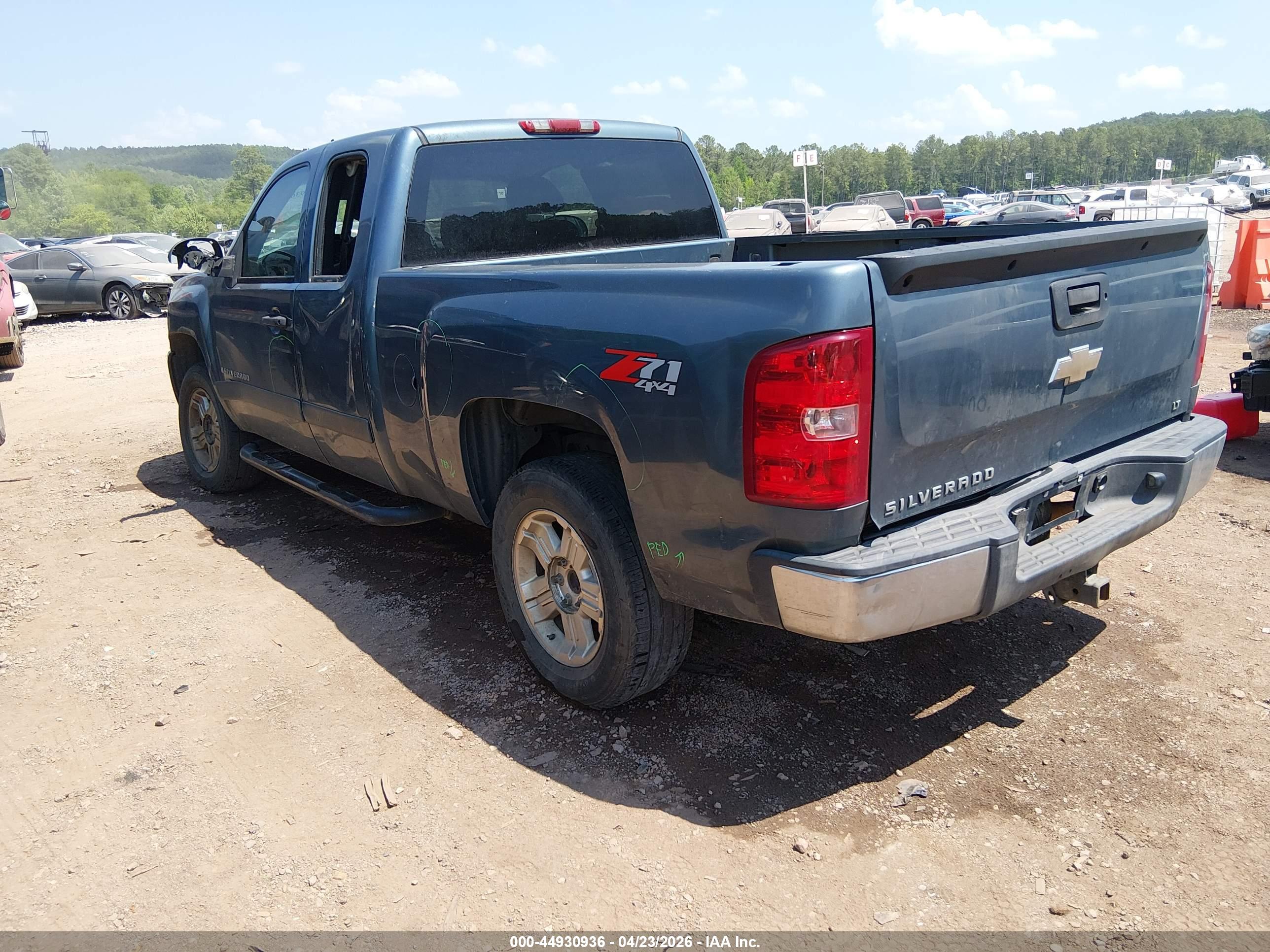CHEVROLET SILVERADO image 3
