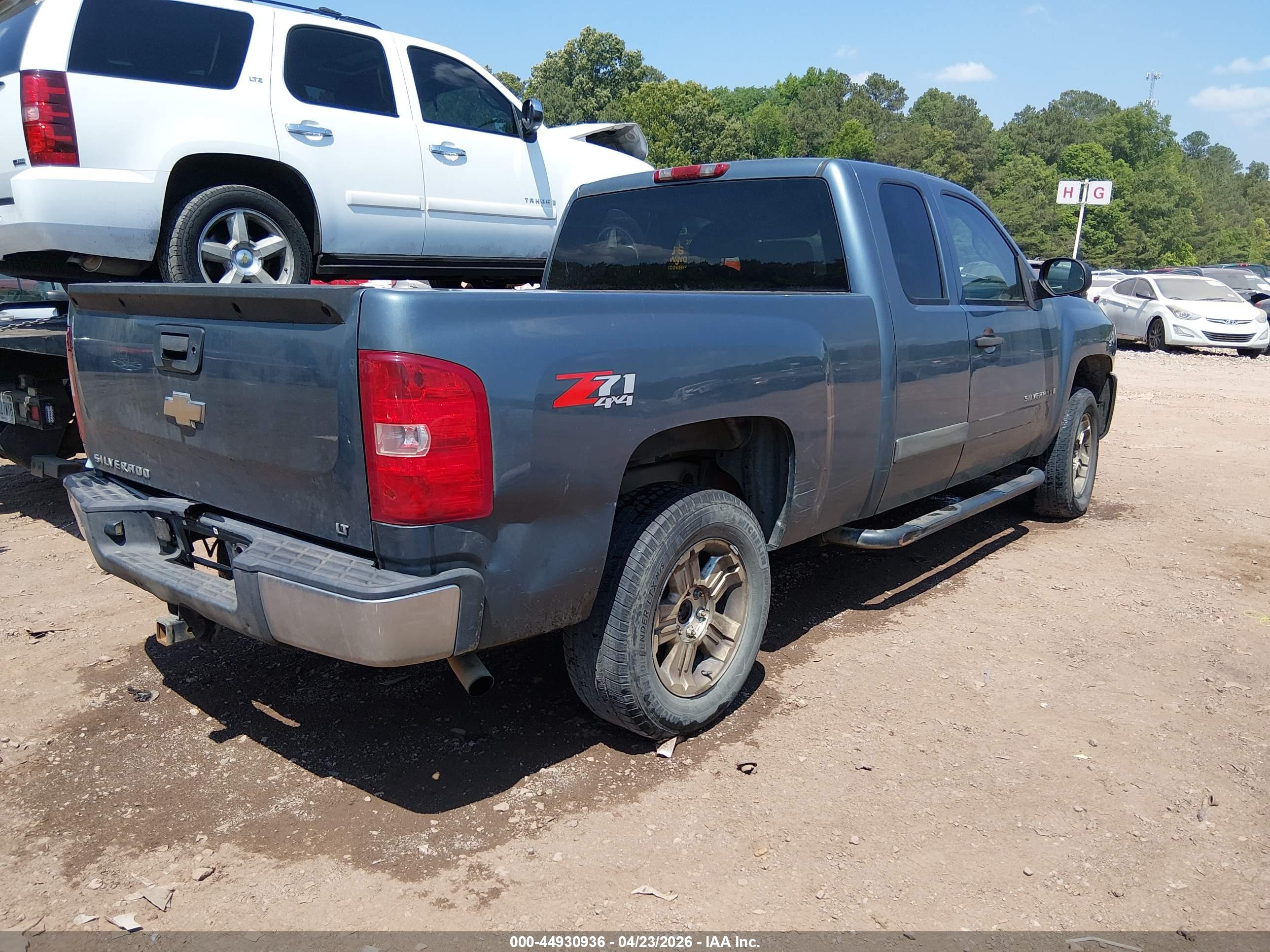 CHEVROLET SILVERADO image 4