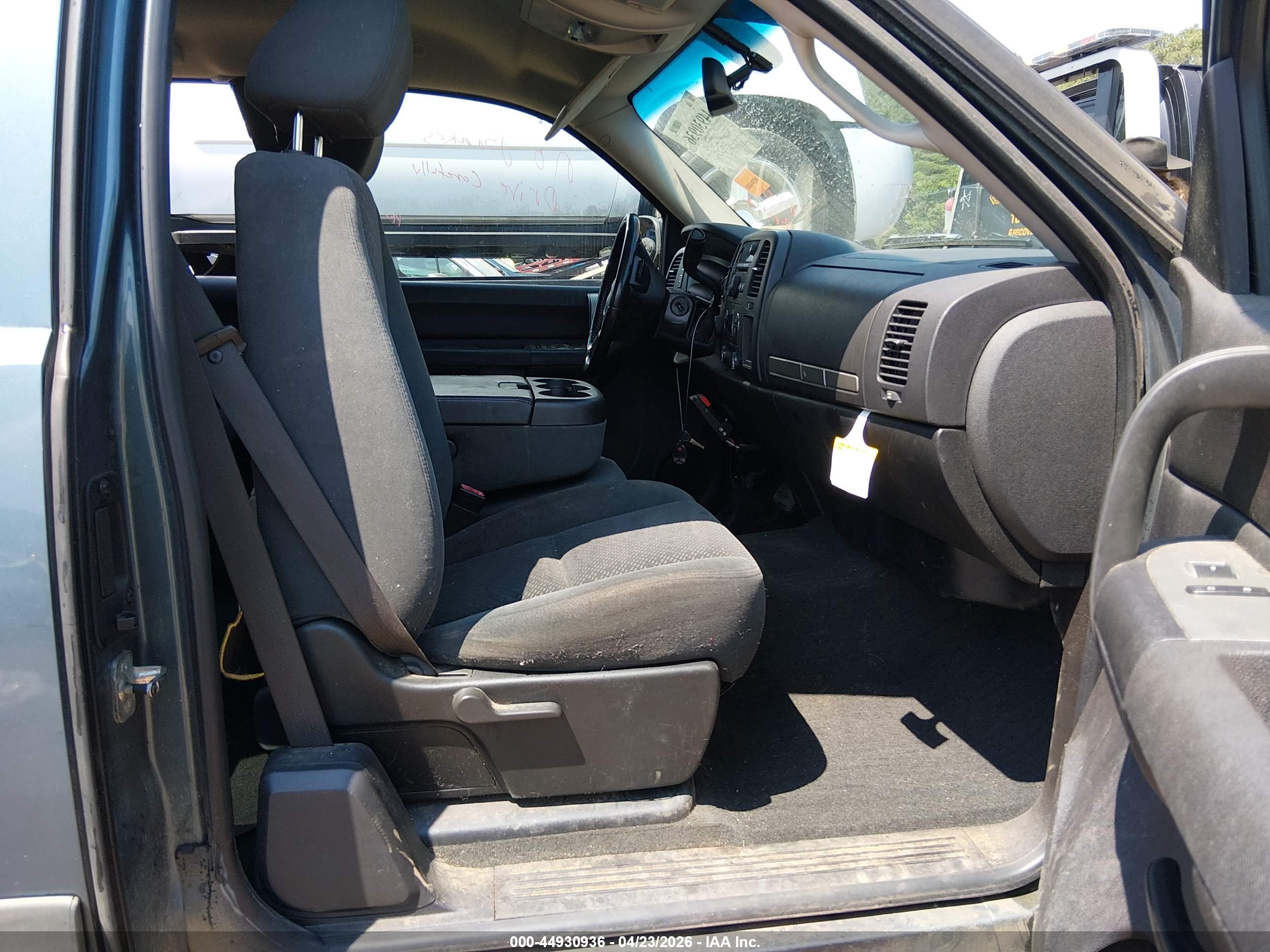 CHEVROLET SILVERADO image 5