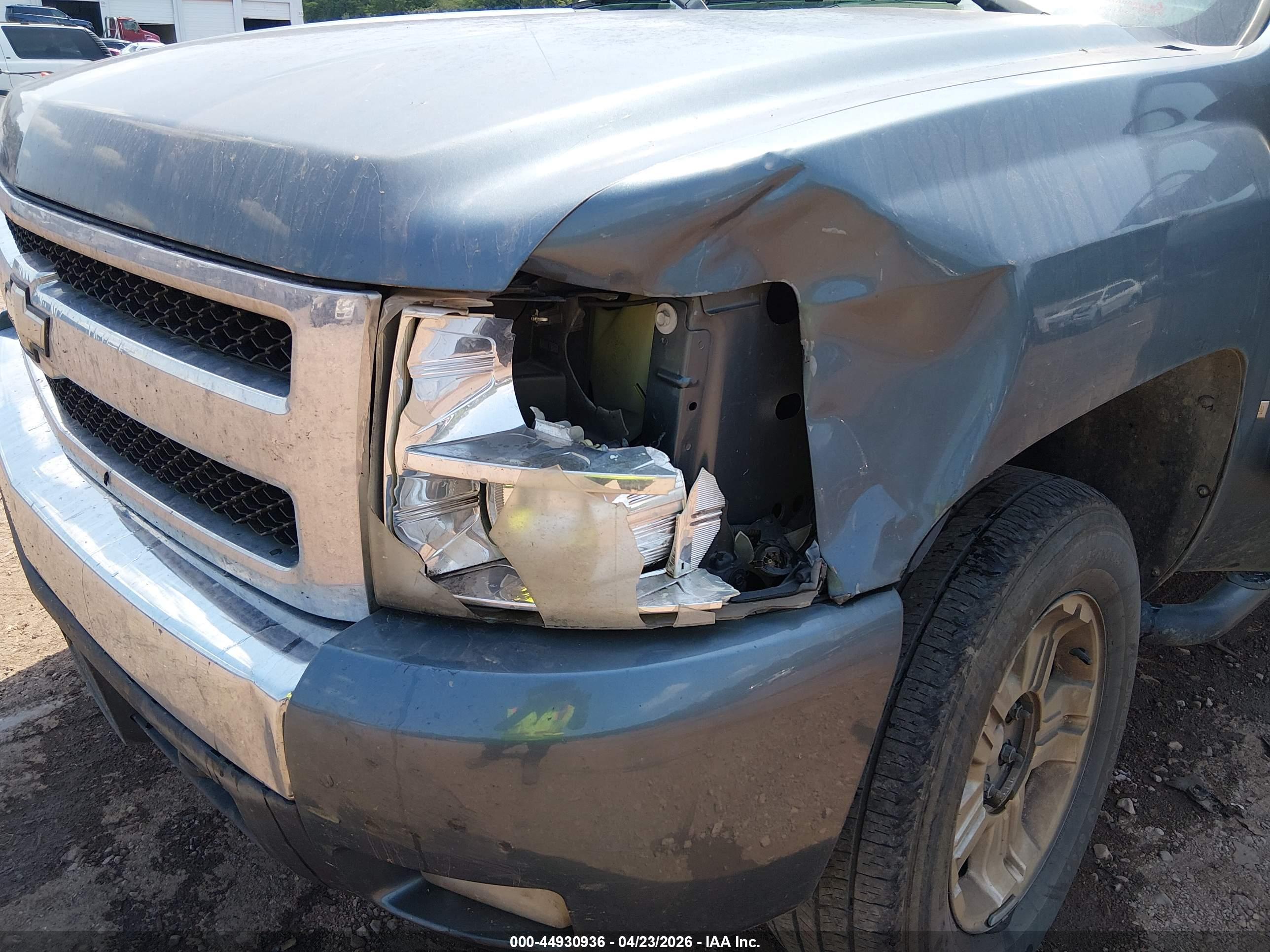 CHEVROLET SILVERADO image 6