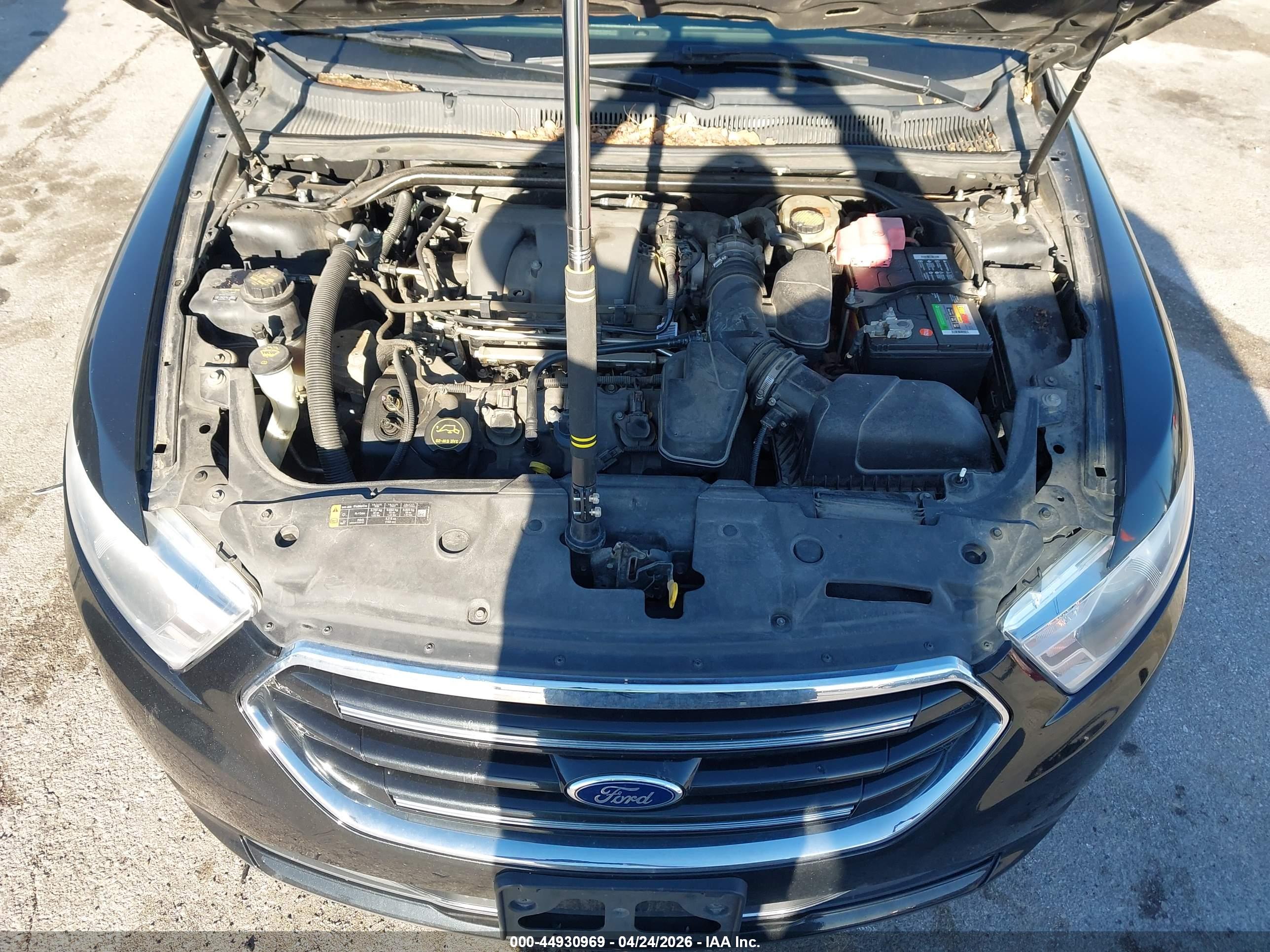 FORD TAURUS image 10