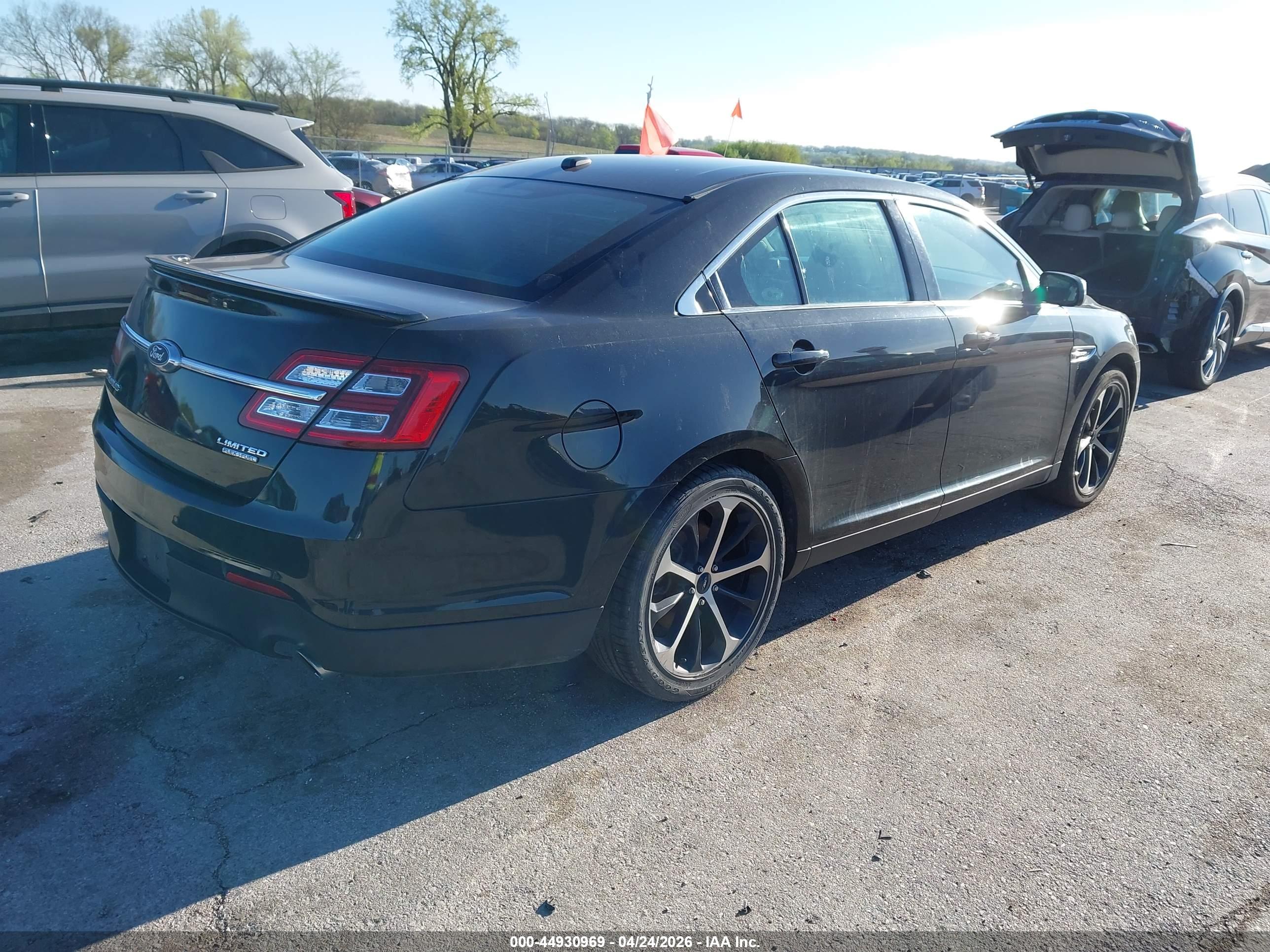 FORD TAURUS image 4