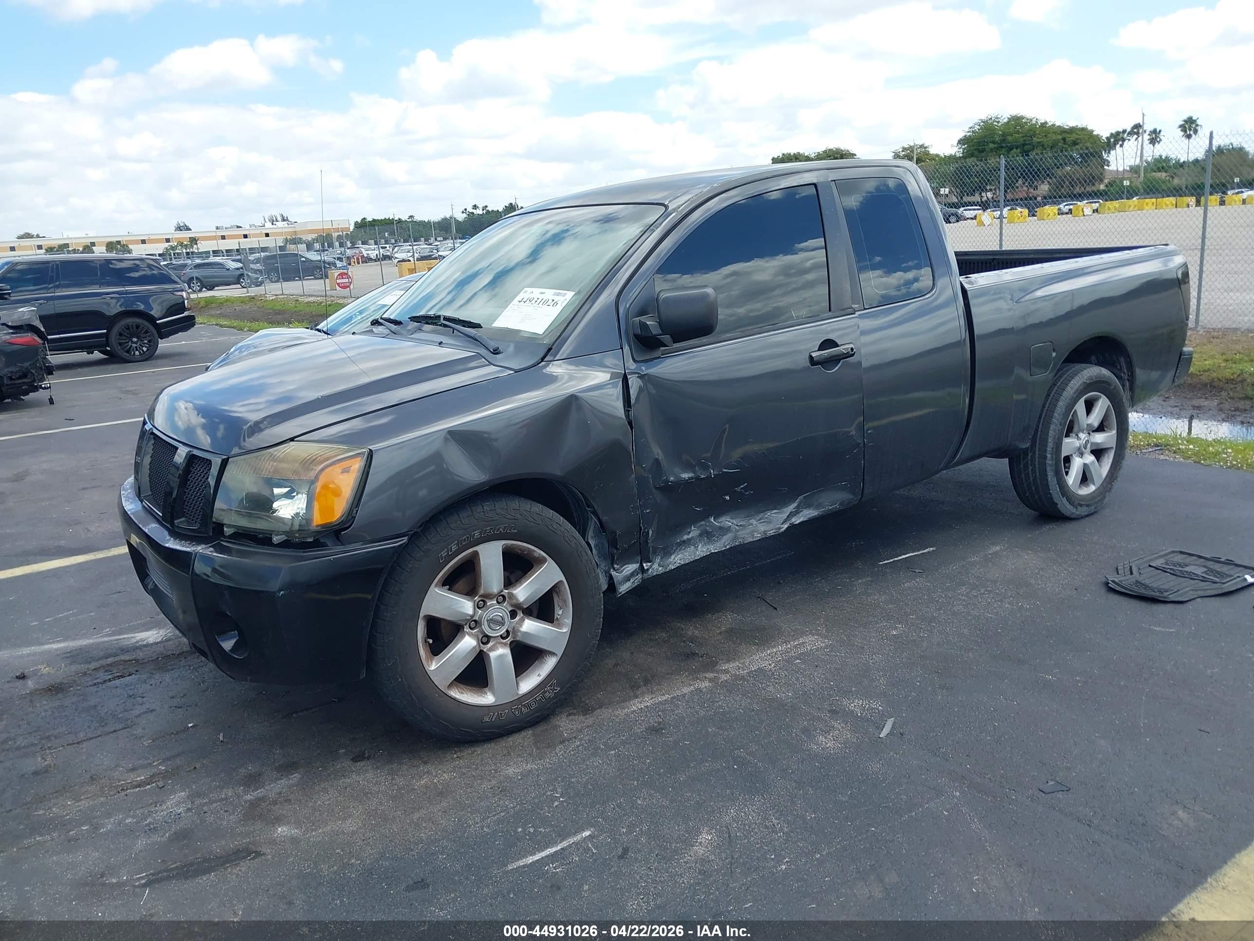 NISSAN TITAN image 2