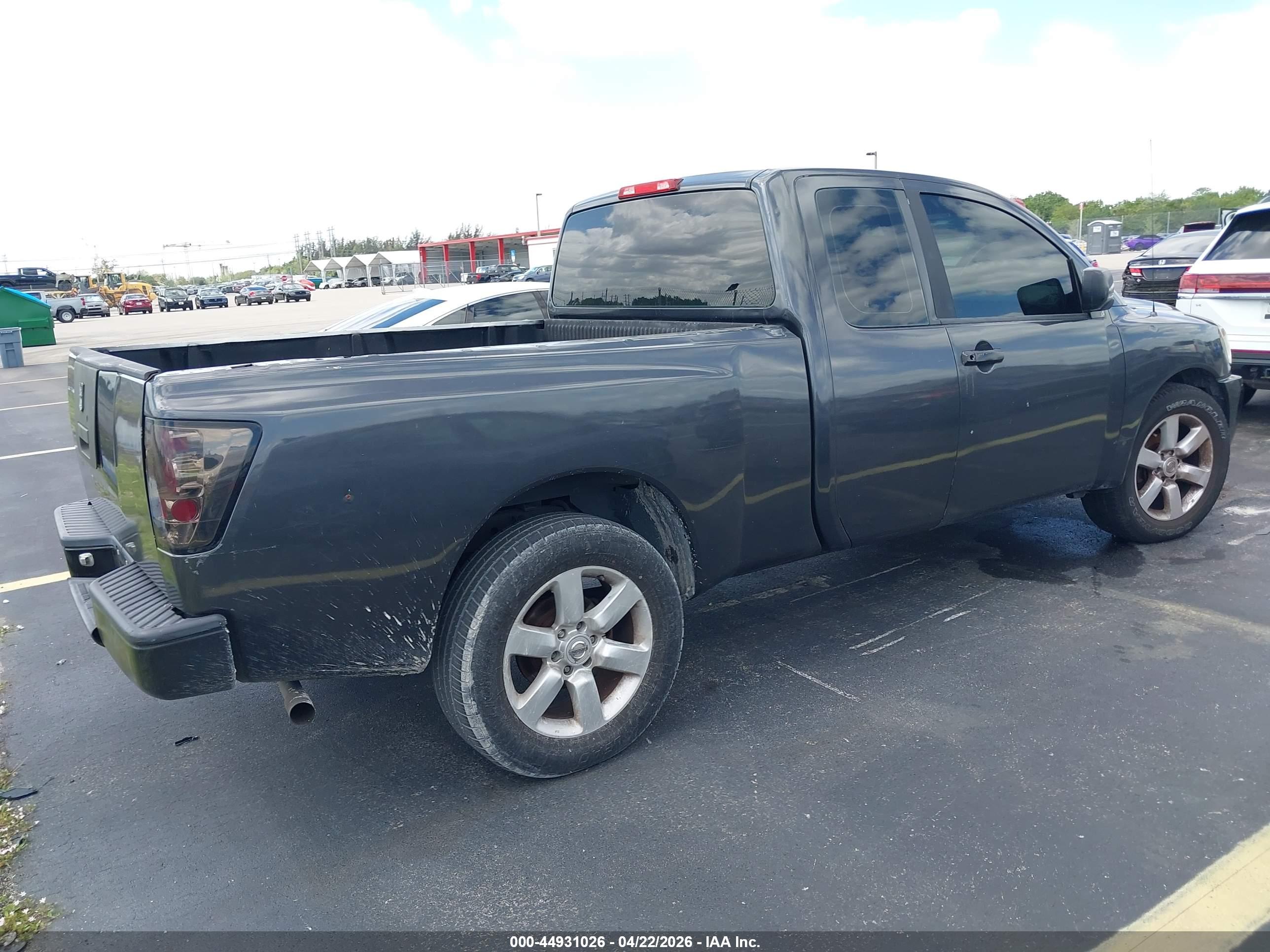 NISSAN TITAN image 4