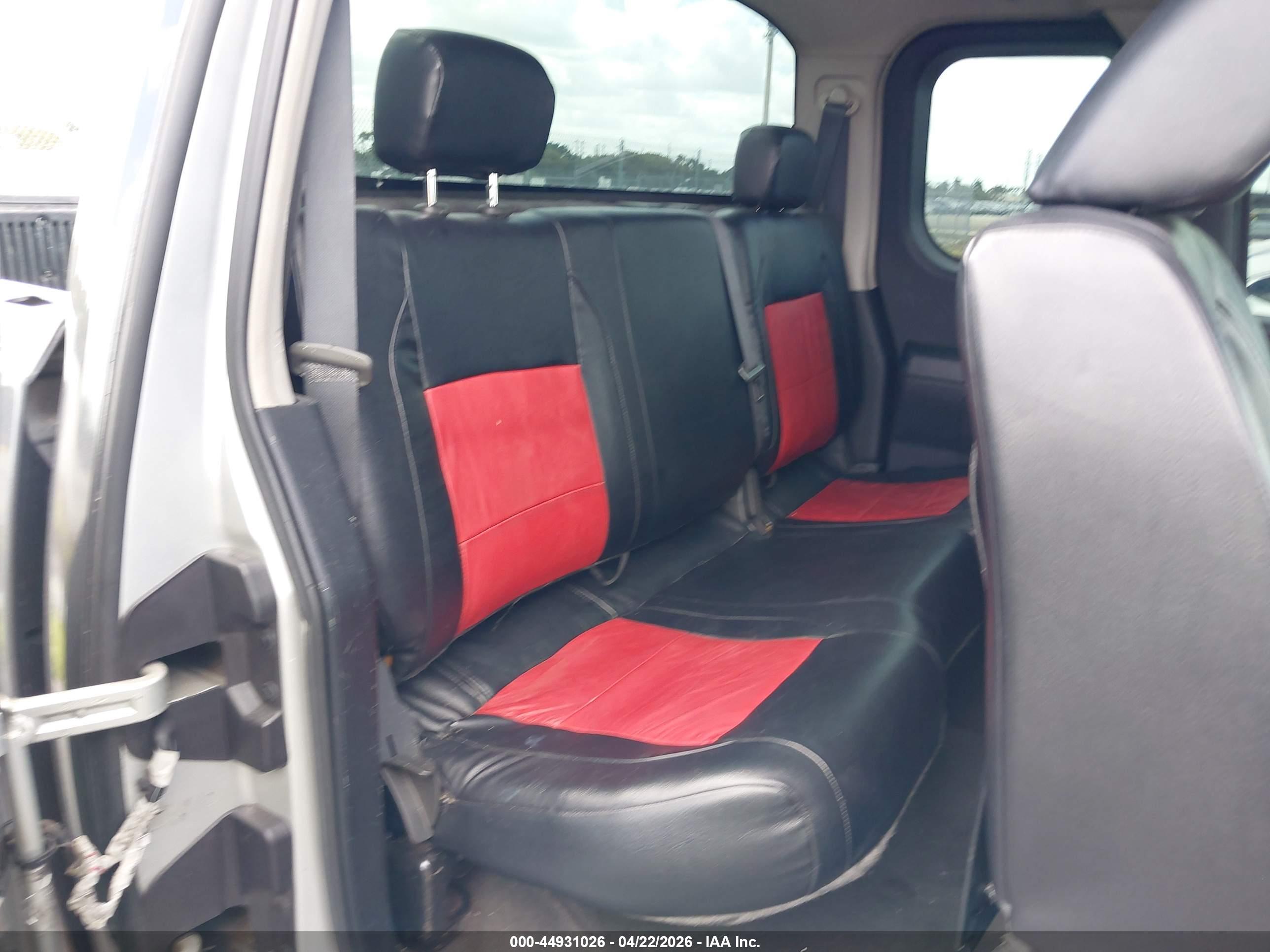 NISSAN TITAN image 8