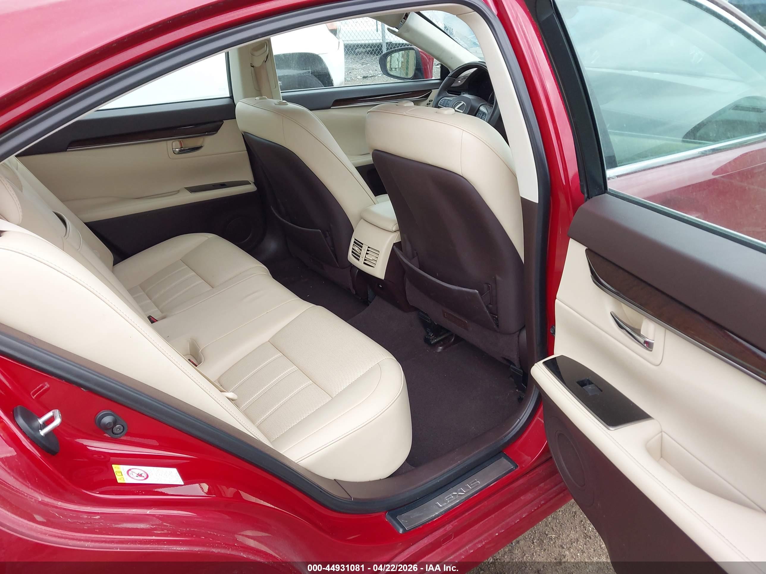 LEXUS ES image 8