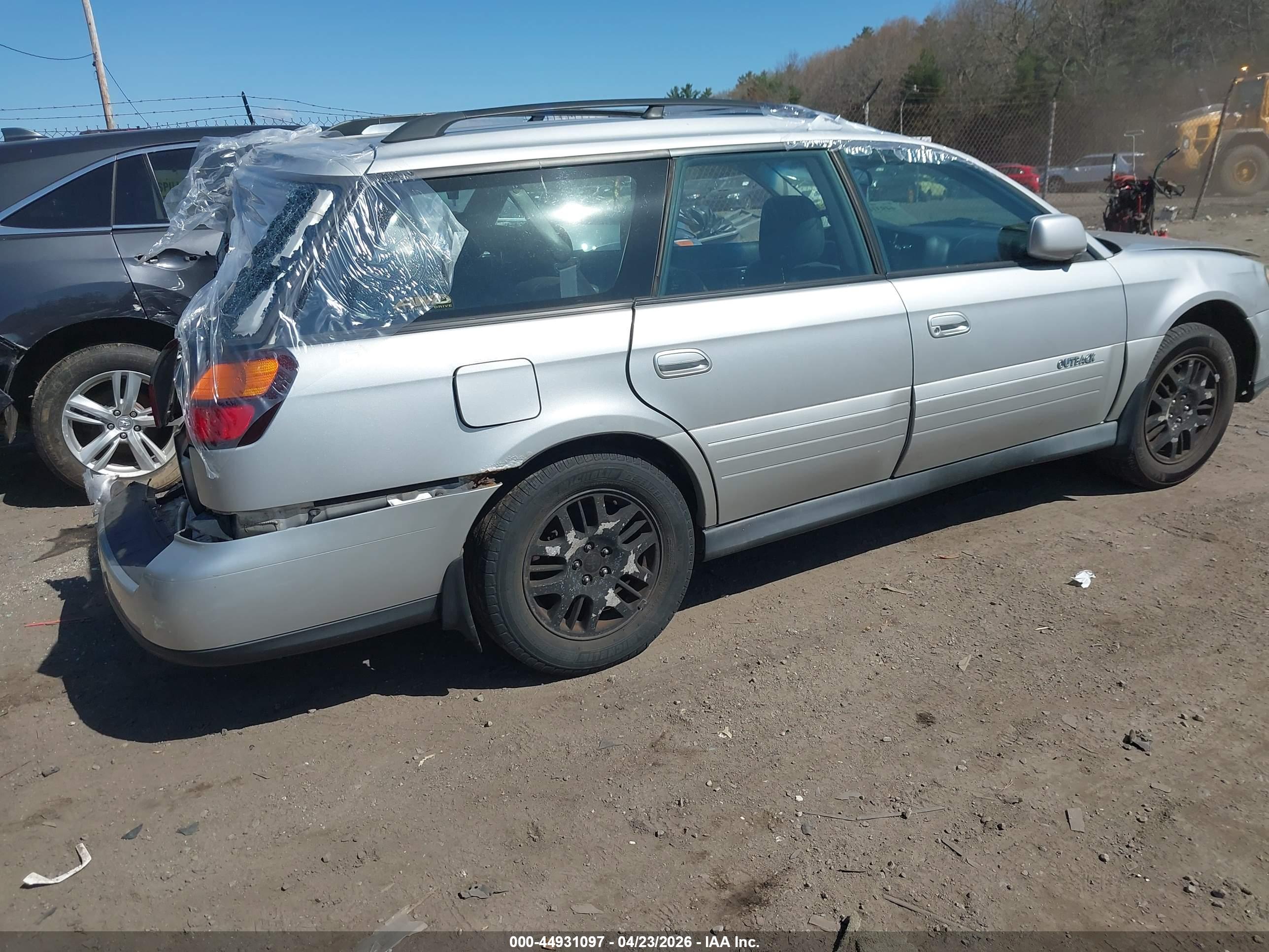 SUBARU OUTBACK image 4