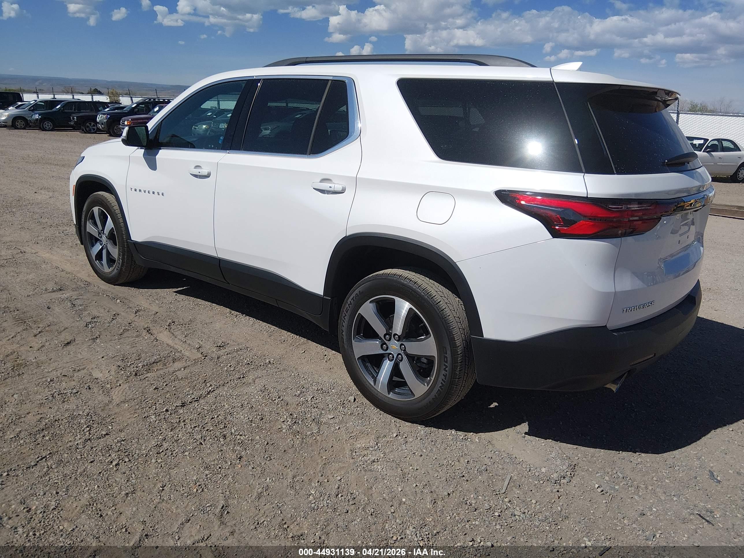 CHEVROLET TRAVERSE image 3