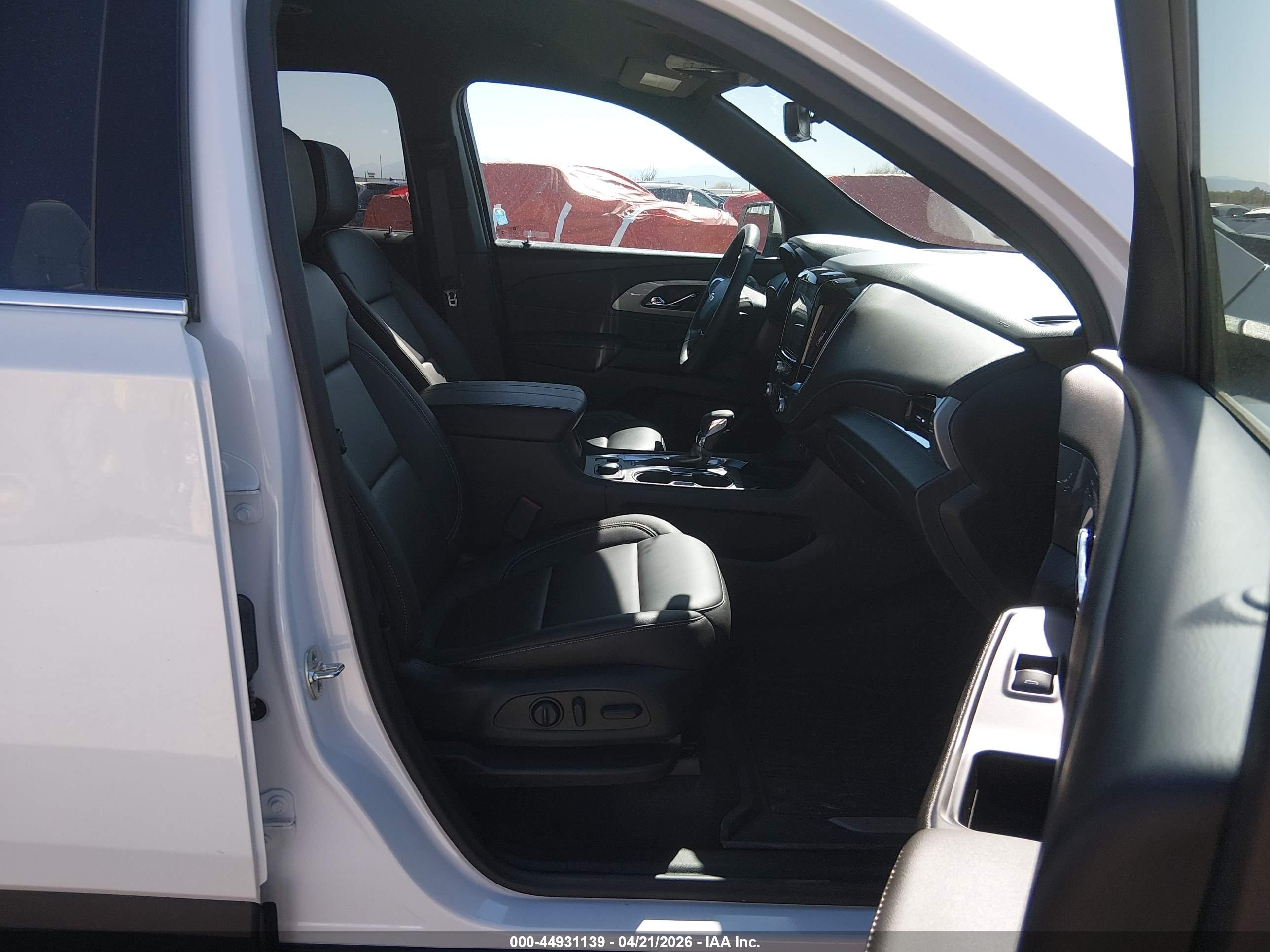 CHEVROLET TRAVERSE image 5