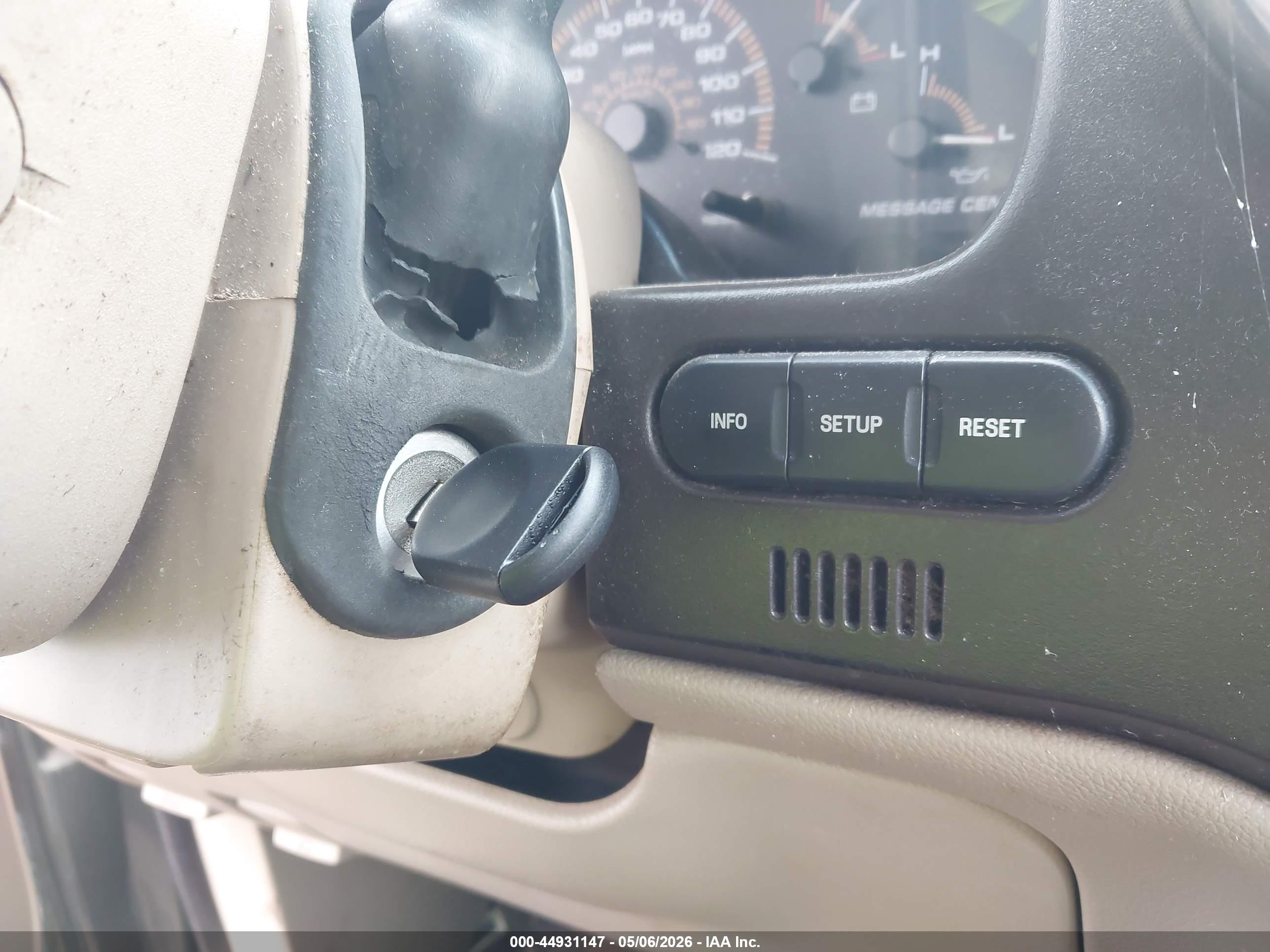 FORD EXPEDITION image 11