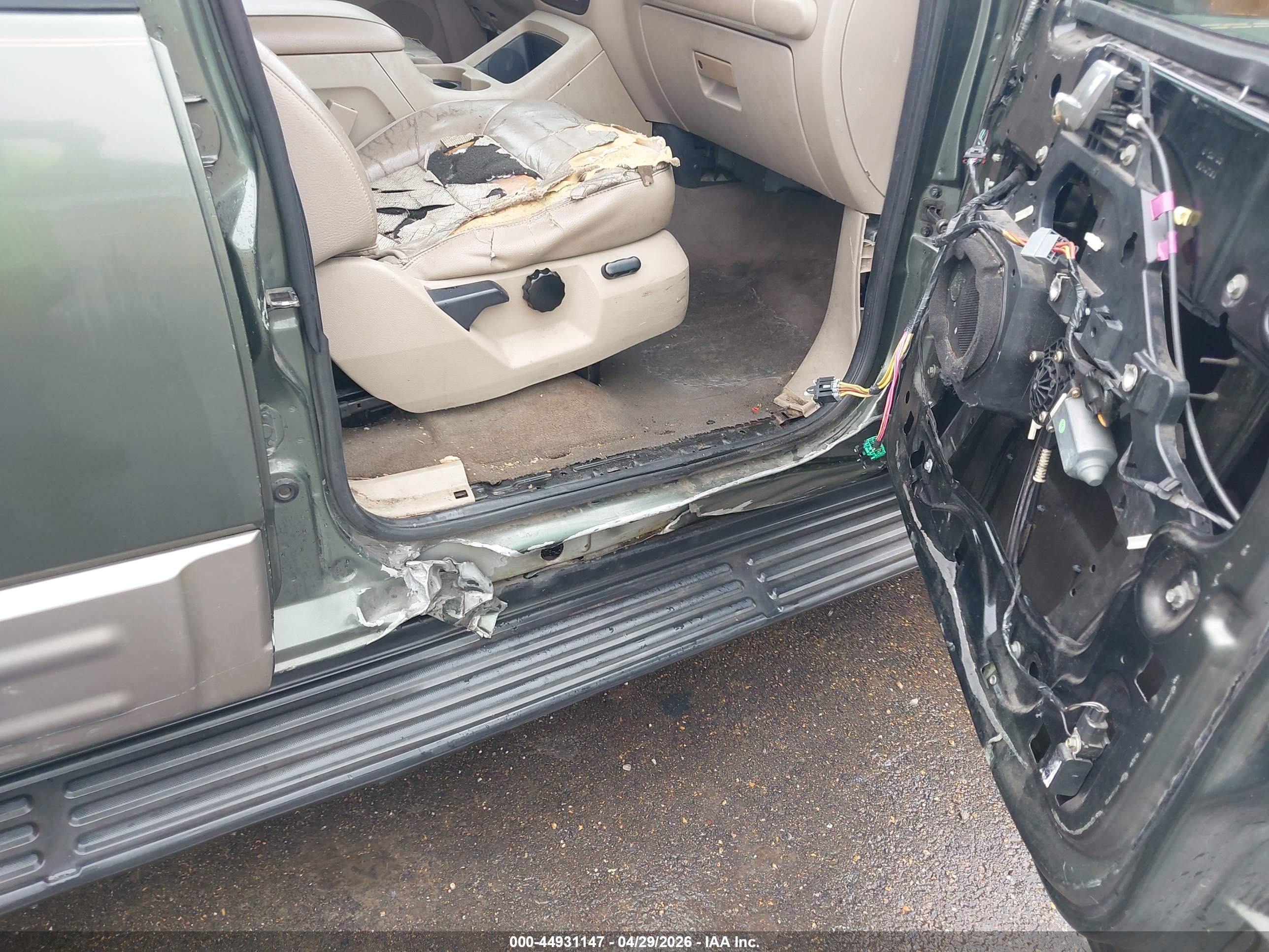 FORD EXPEDITION image 6