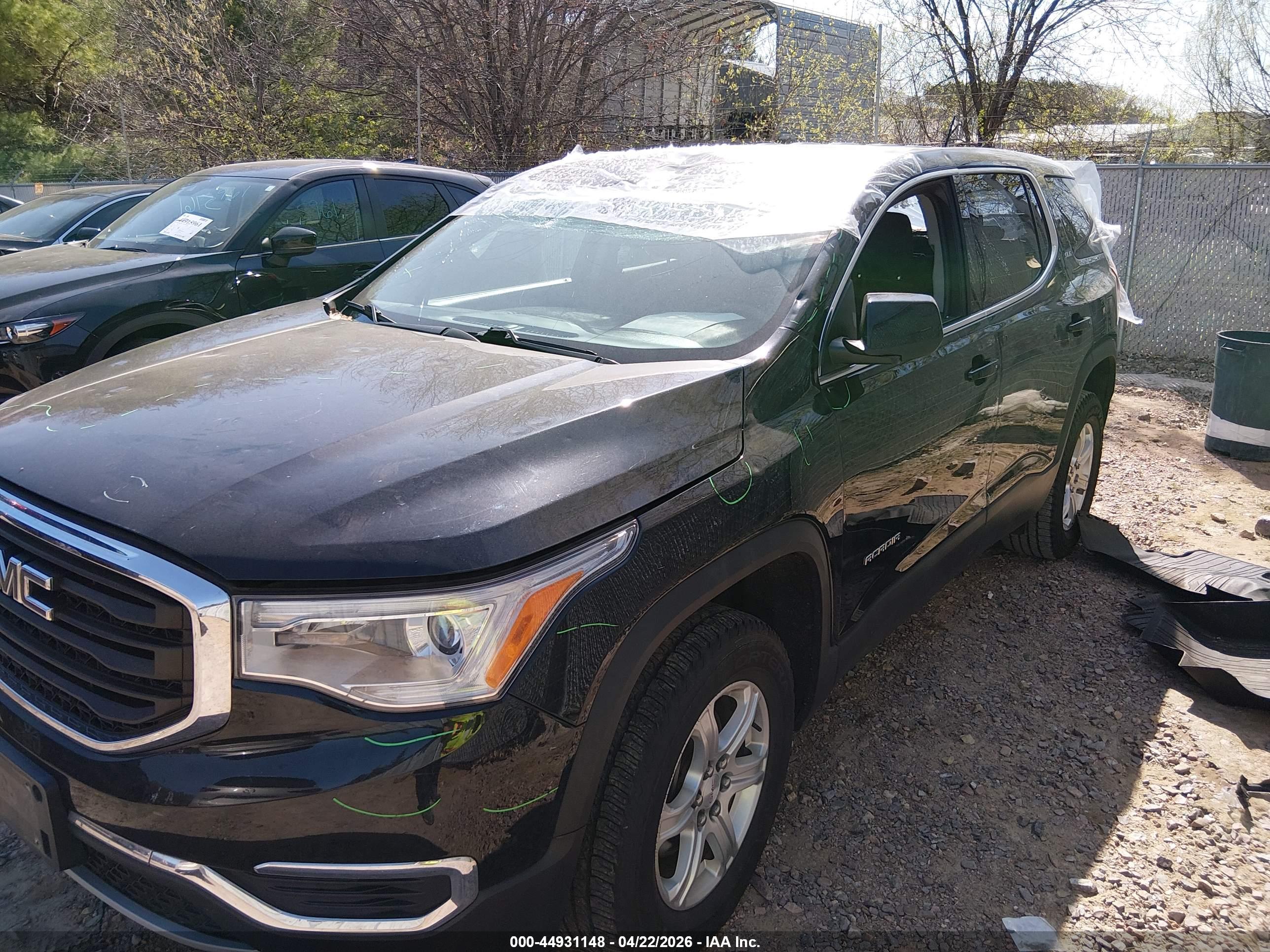 GMC ACADIA image 2