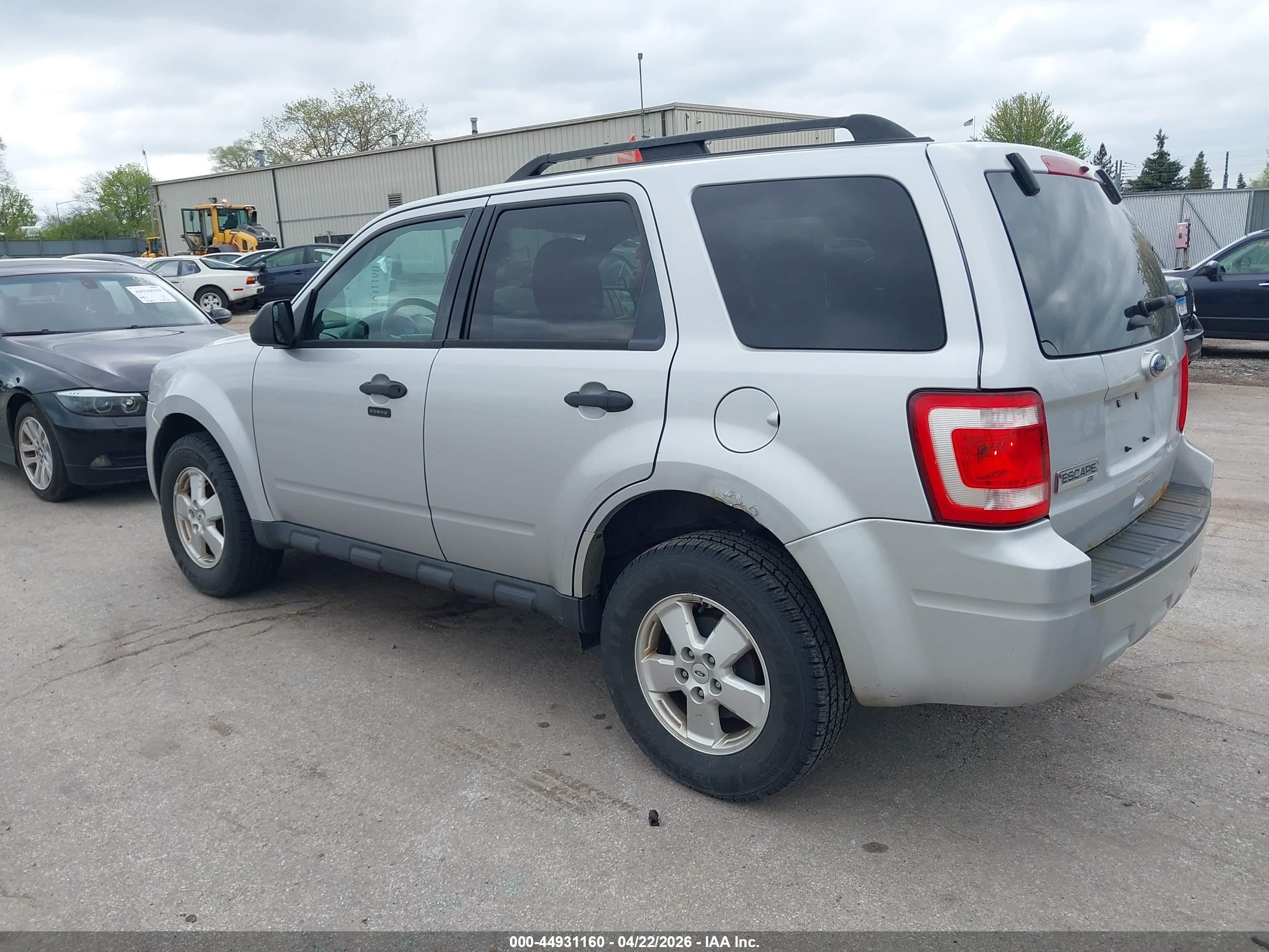 FORD ESCAPE image 3