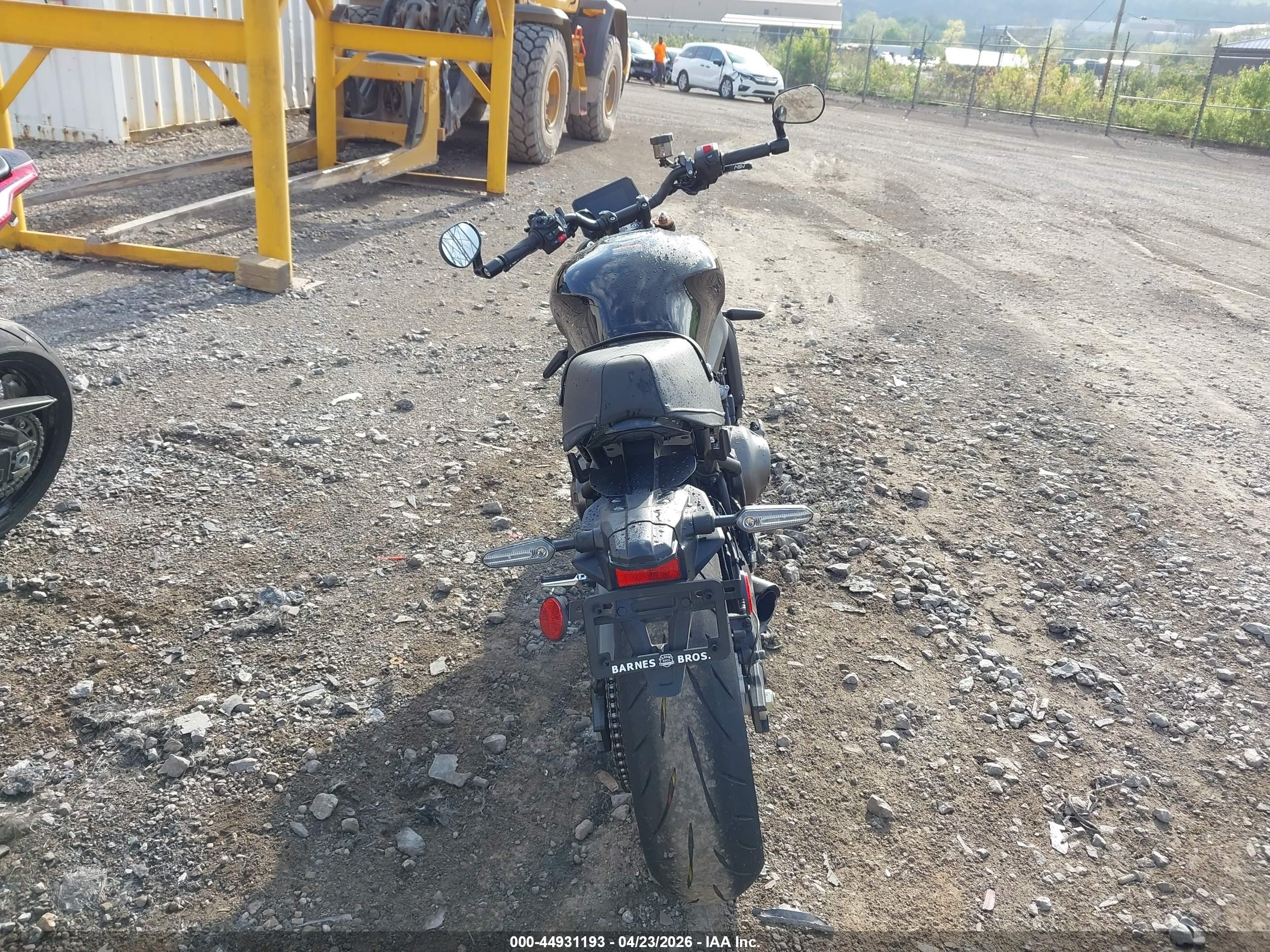 YAMAHA MTM890 image 6