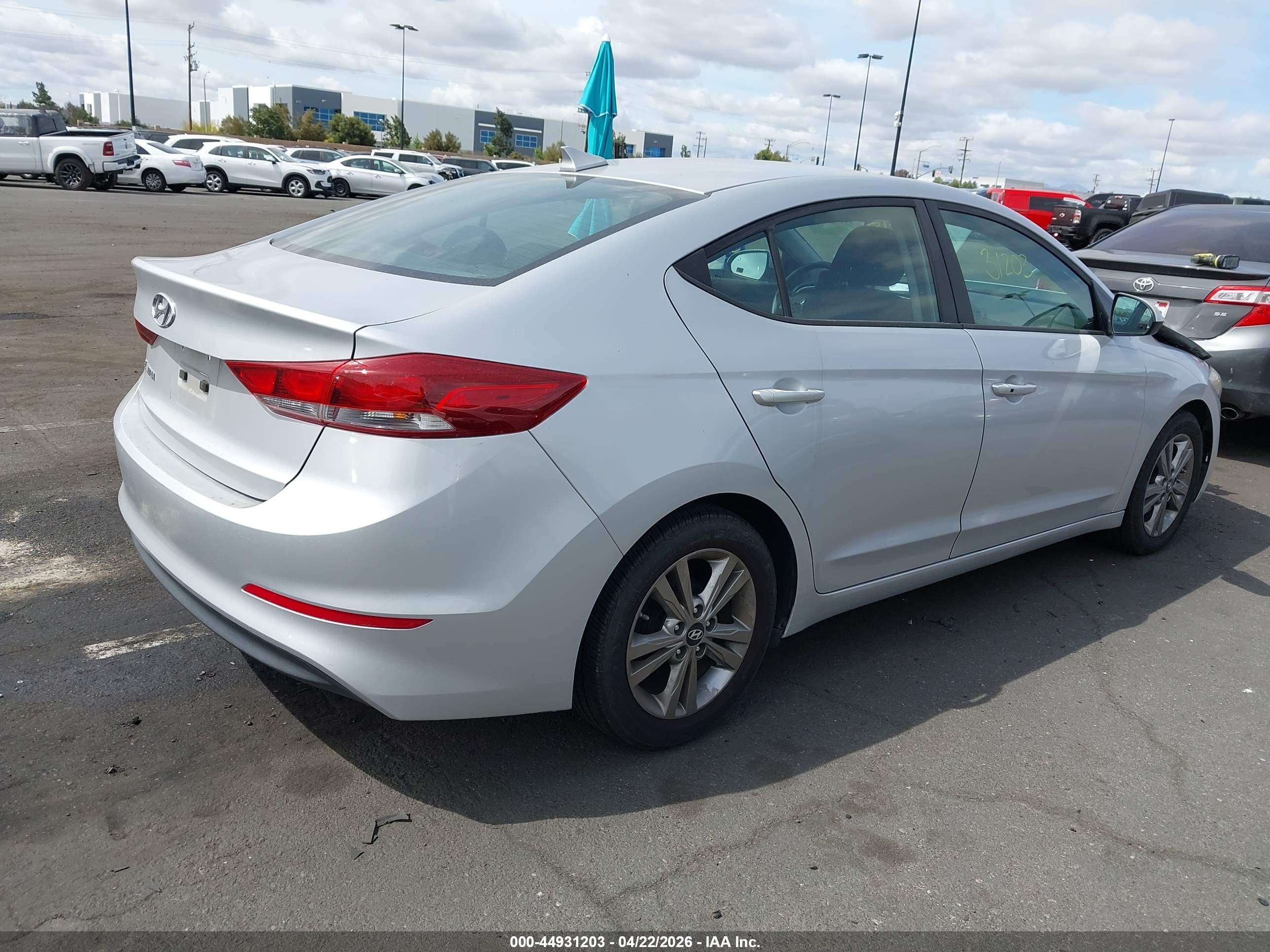 HYUNDAI ELANTRA image 4