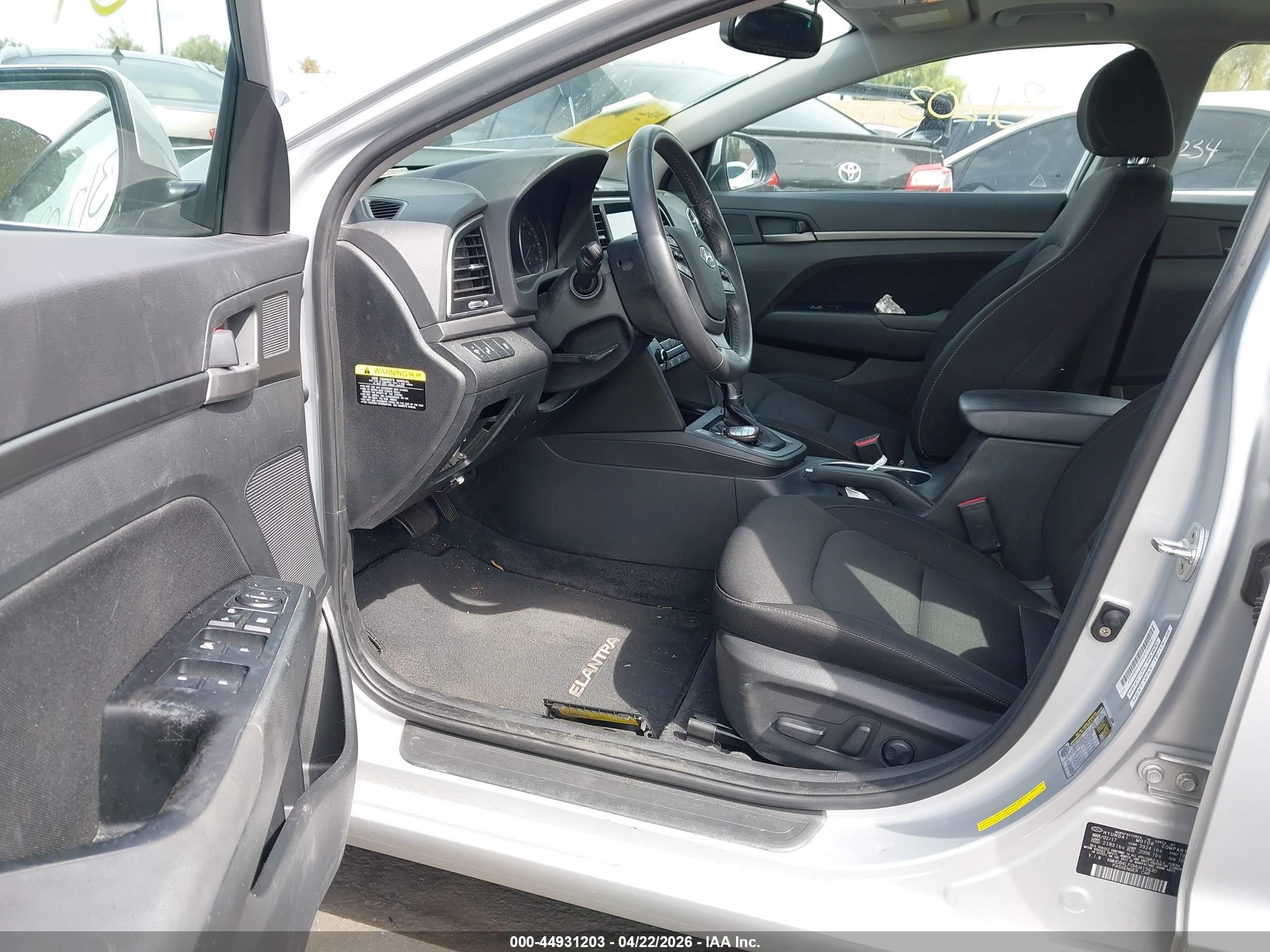HYUNDAI ELANTRA image 5
