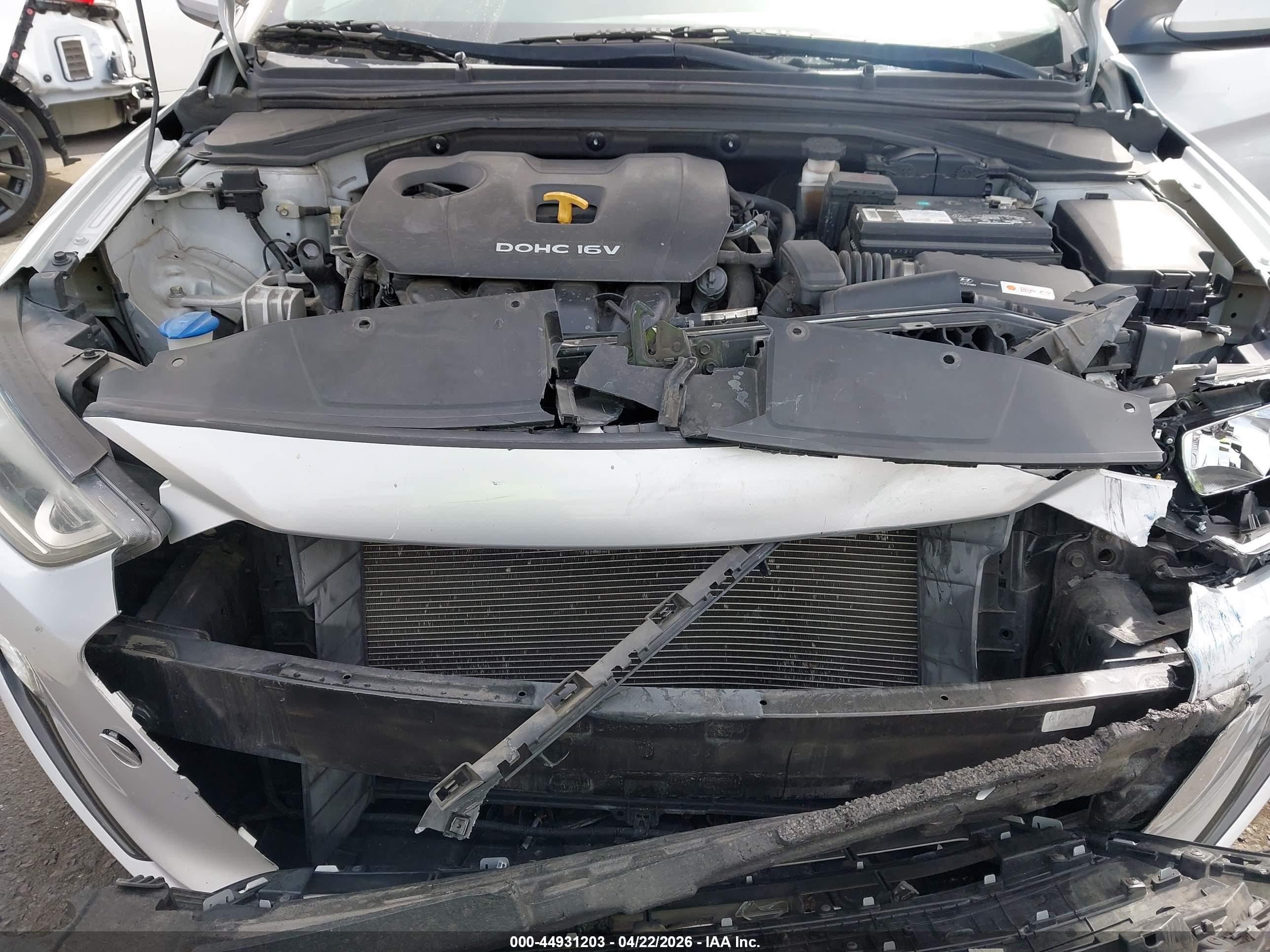 HYUNDAI ELANTRA image 6