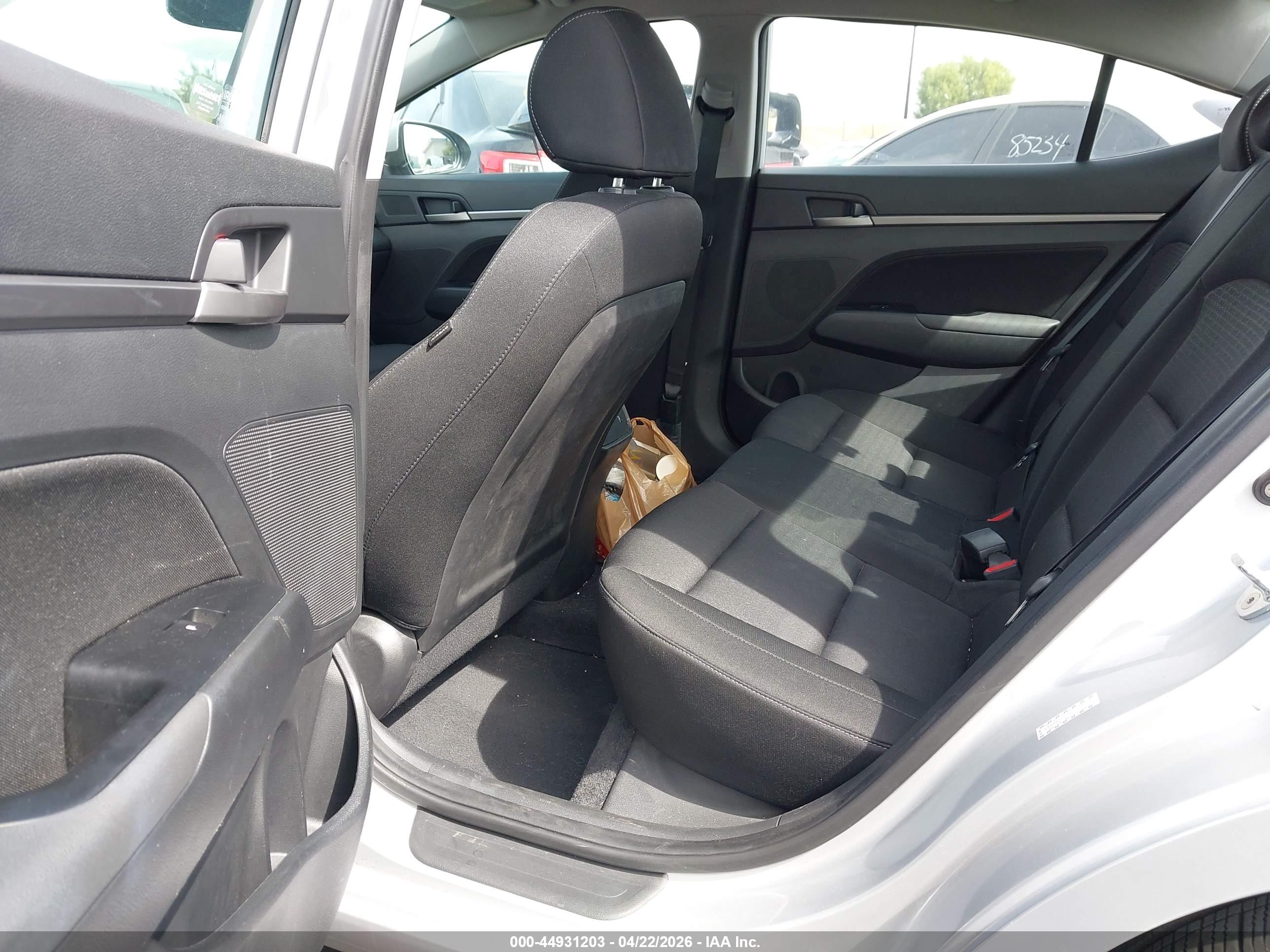 HYUNDAI ELANTRA image 8