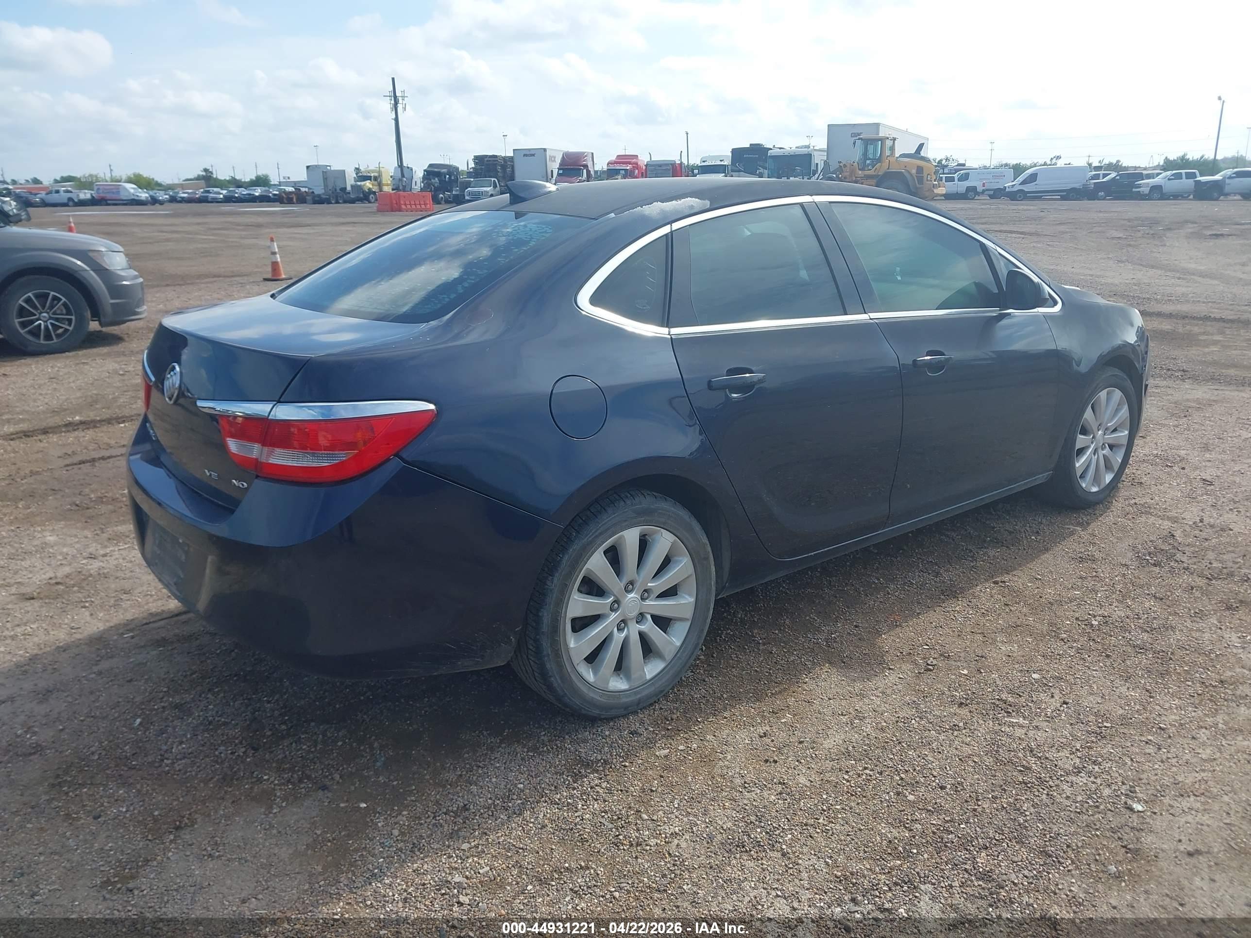 BUICK VERANO image 4