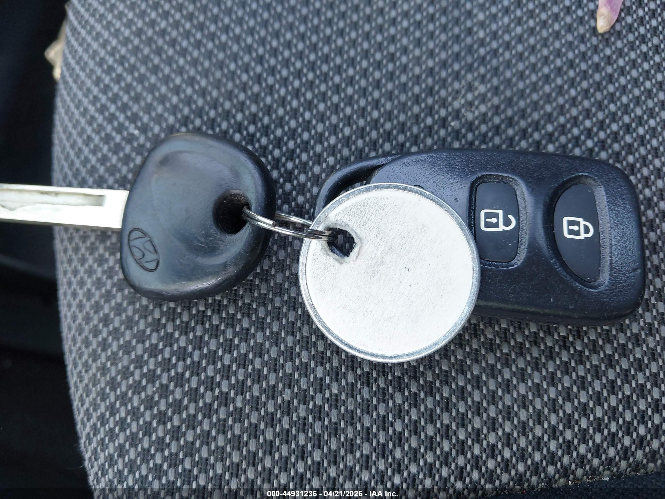 HYUNDAI ACCENT image 11