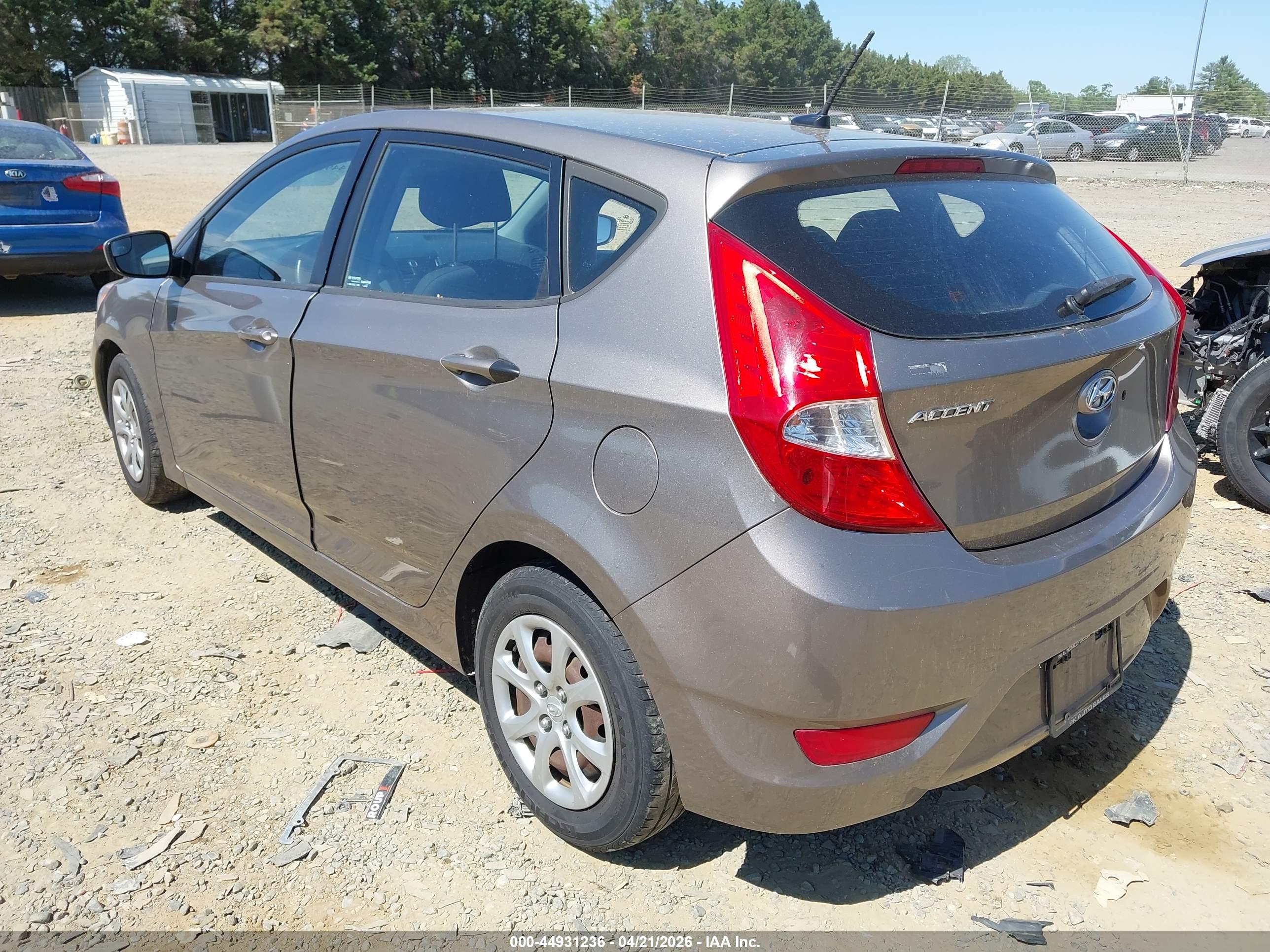 HYUNDAI ACCENT image 3