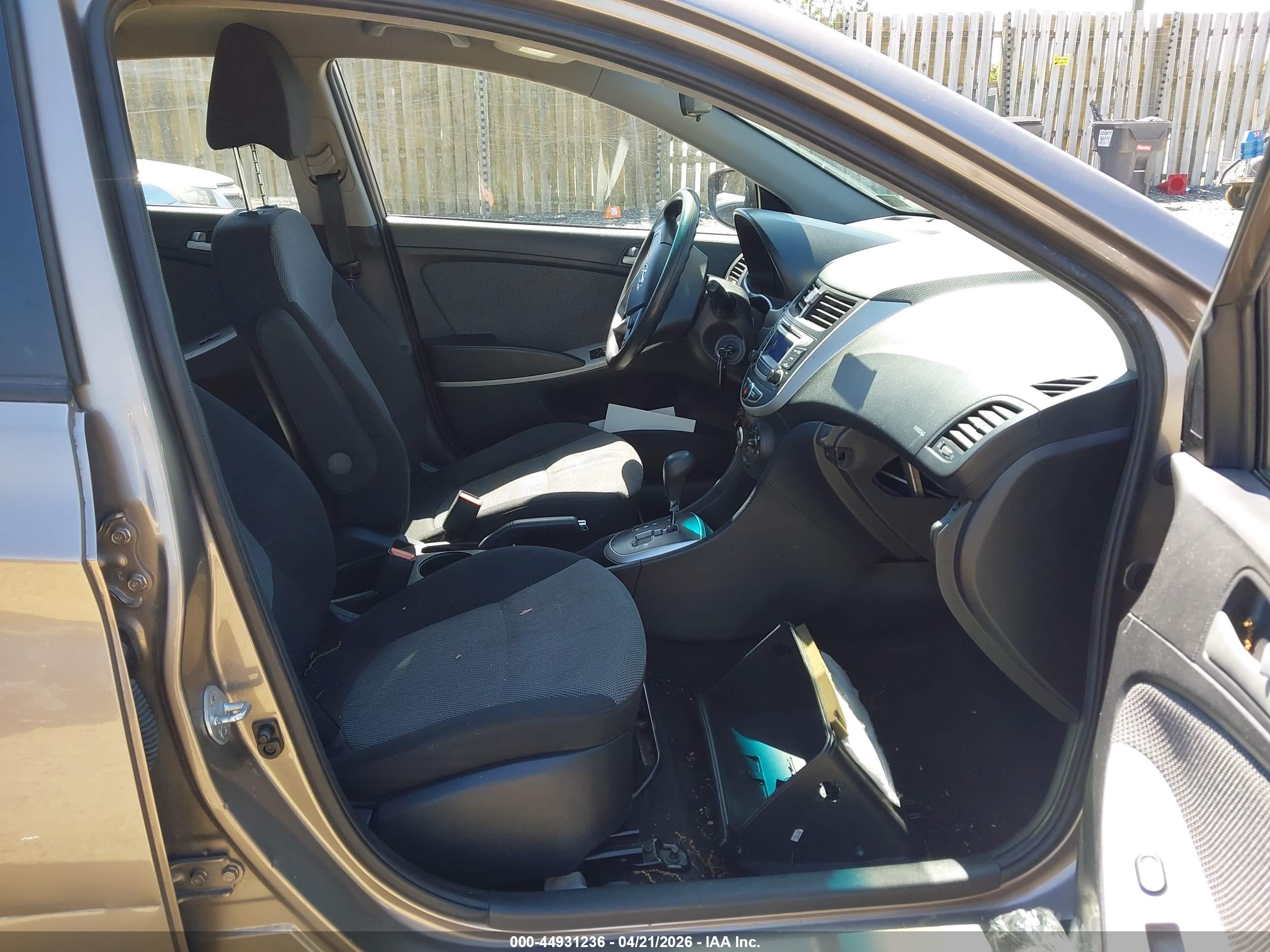 HYUNDAI ACCENT image 5