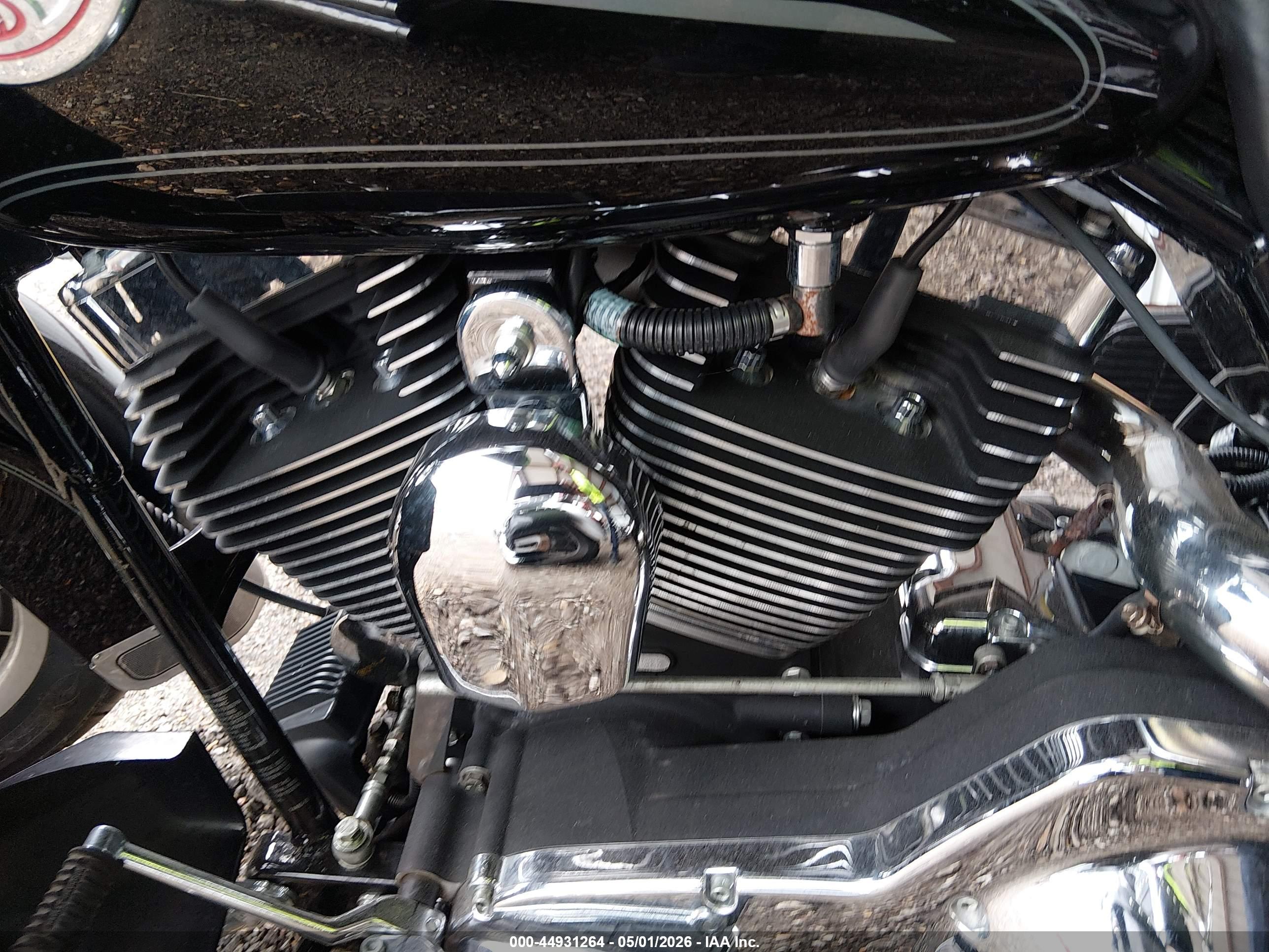 HARLEY-DAVIDSON FLHTCUI image 9