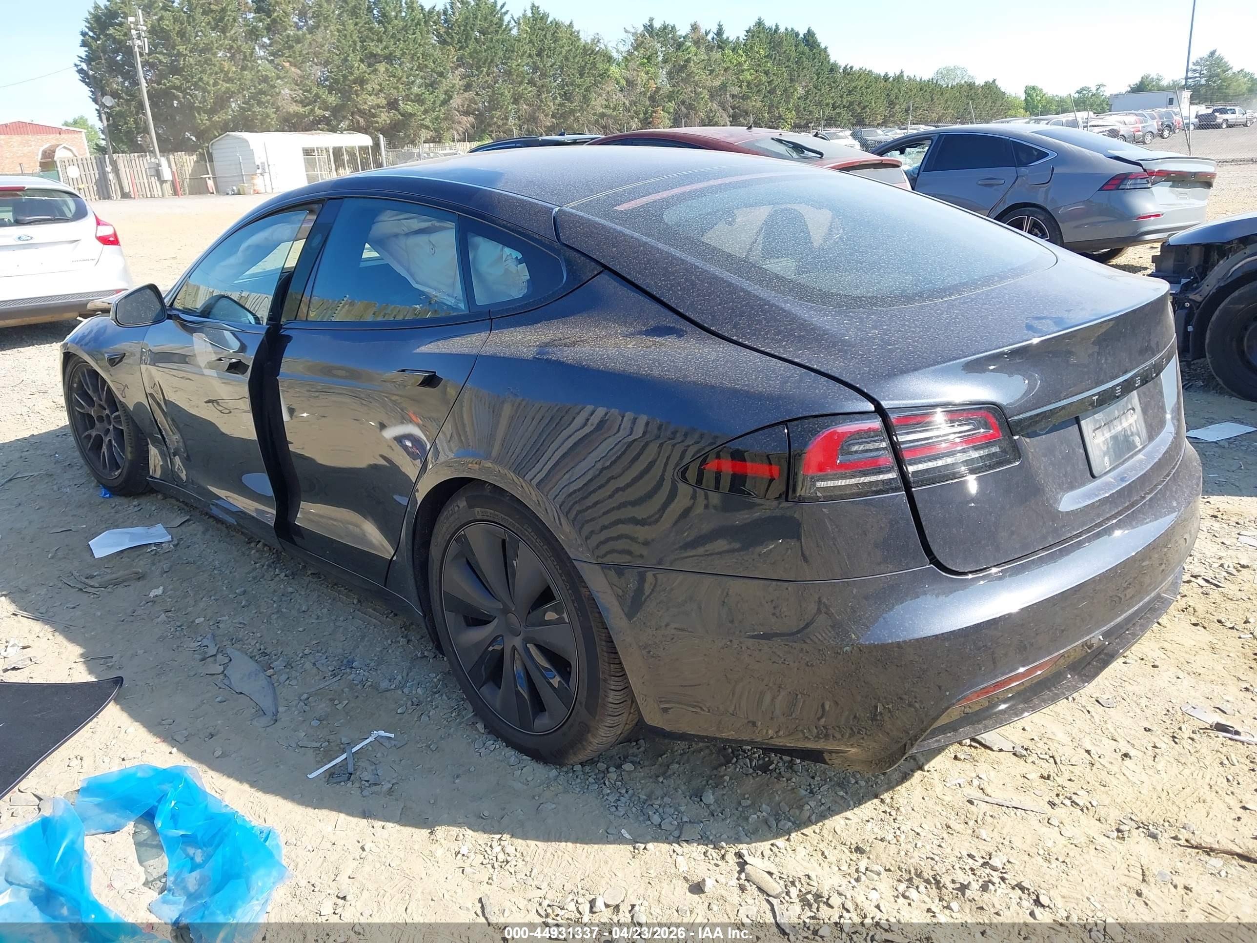 TESLA MODEL image 3