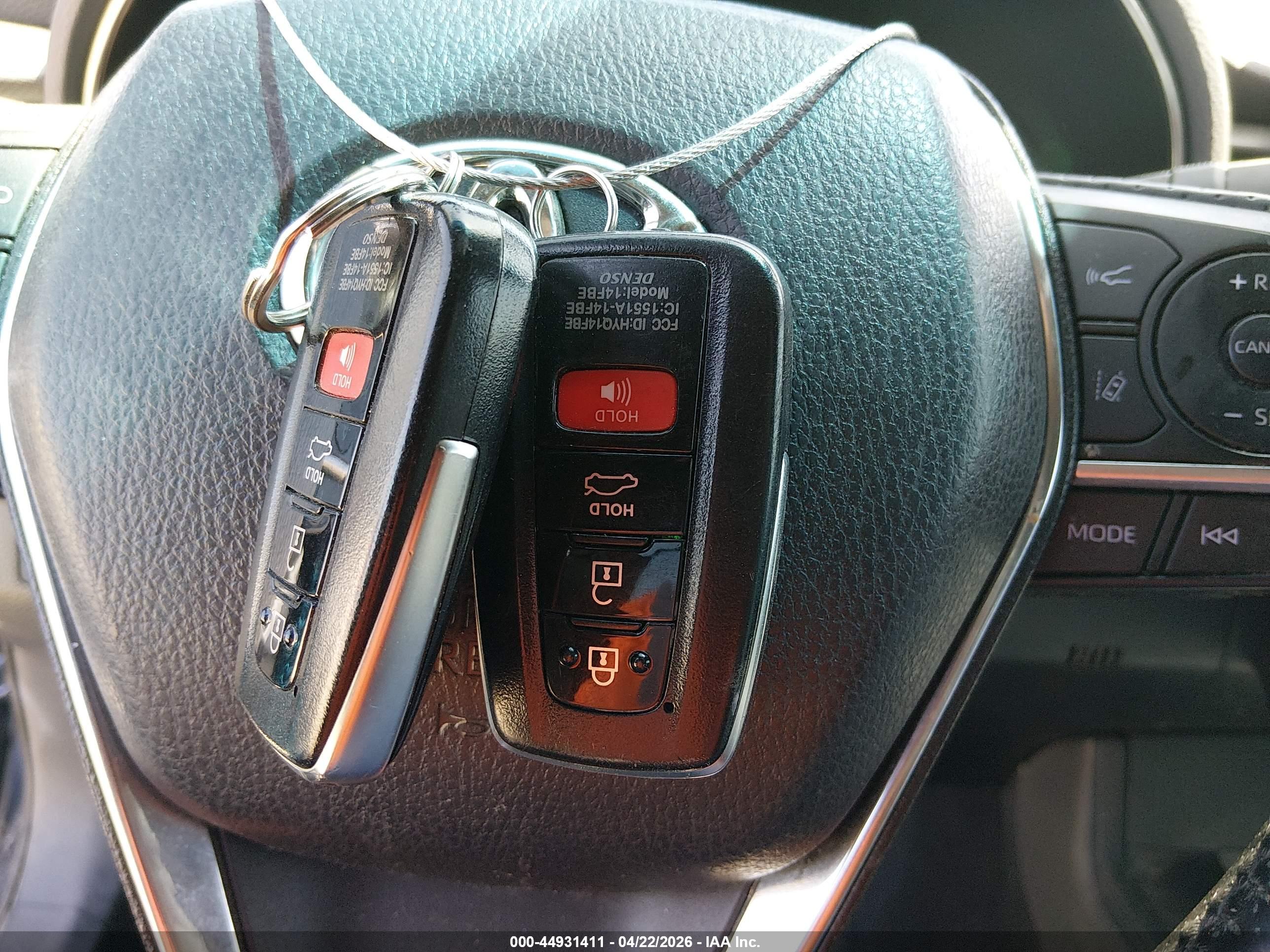 TOYOTA AVALON image 11