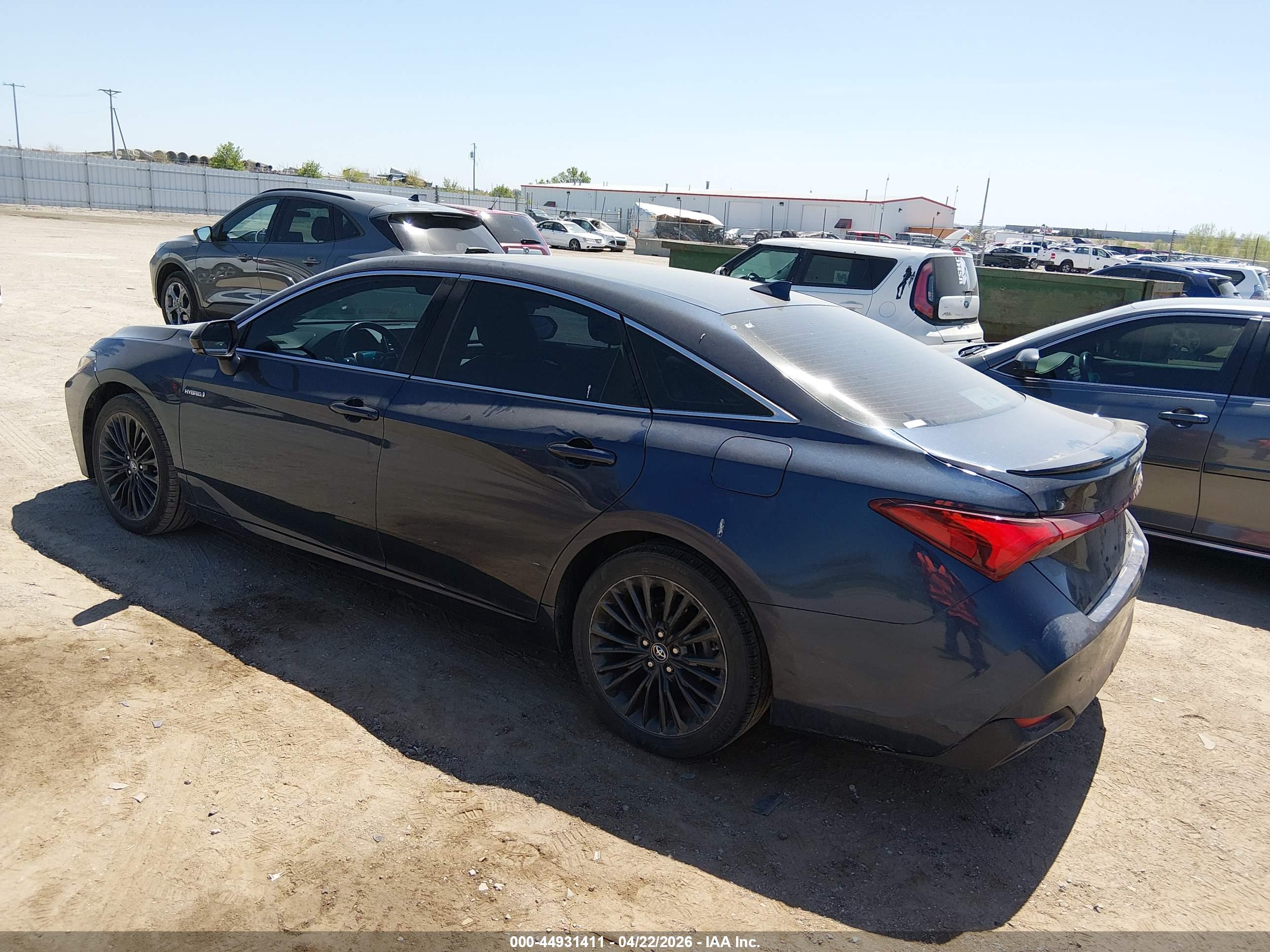 TOYOTA AVALON image 3