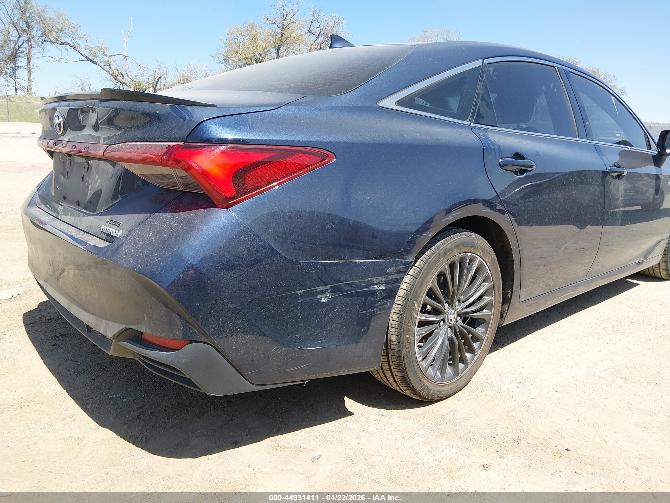 TOYOTA AVALON image 6
