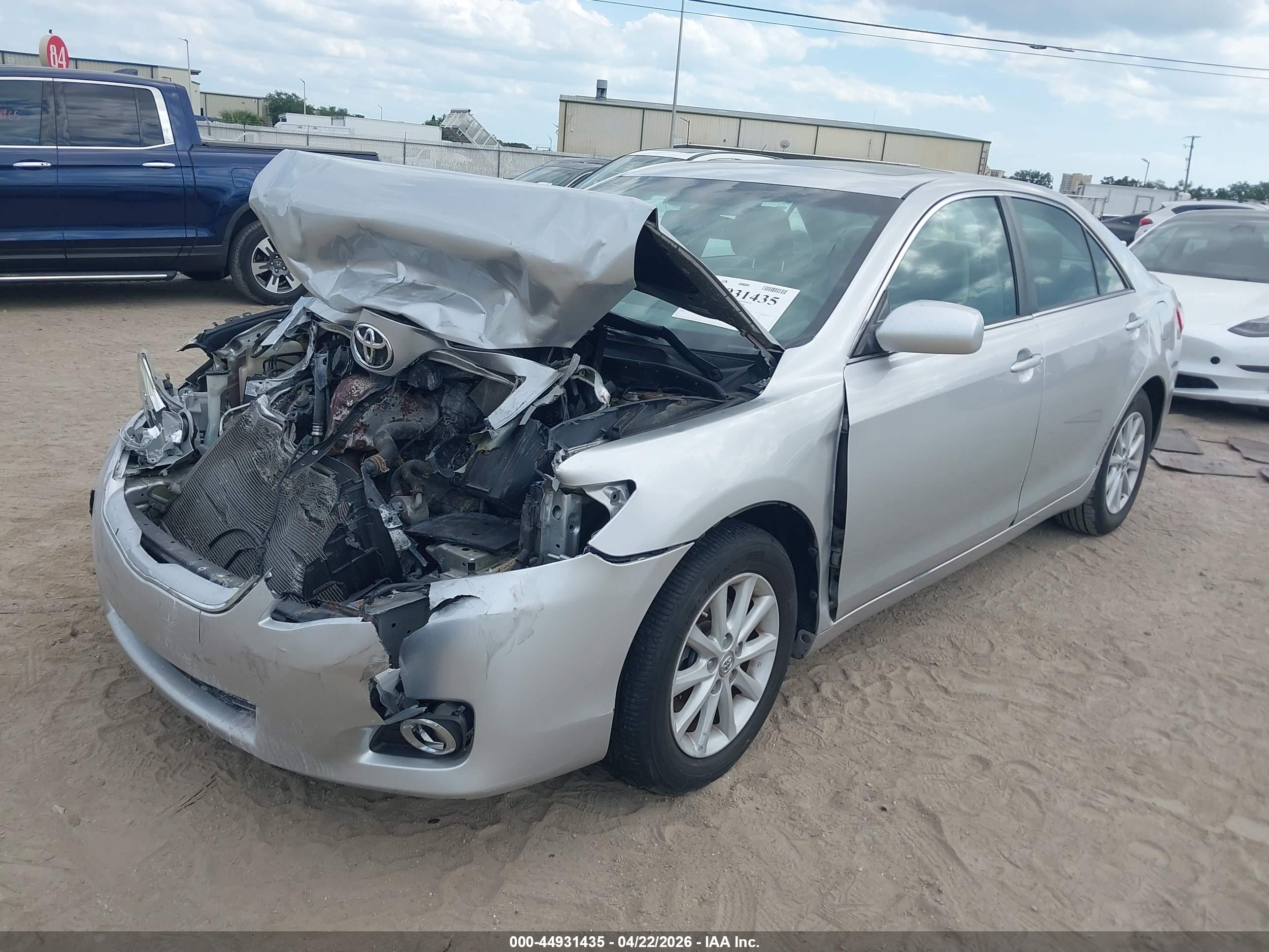 TOYOTA CAMRY image 2