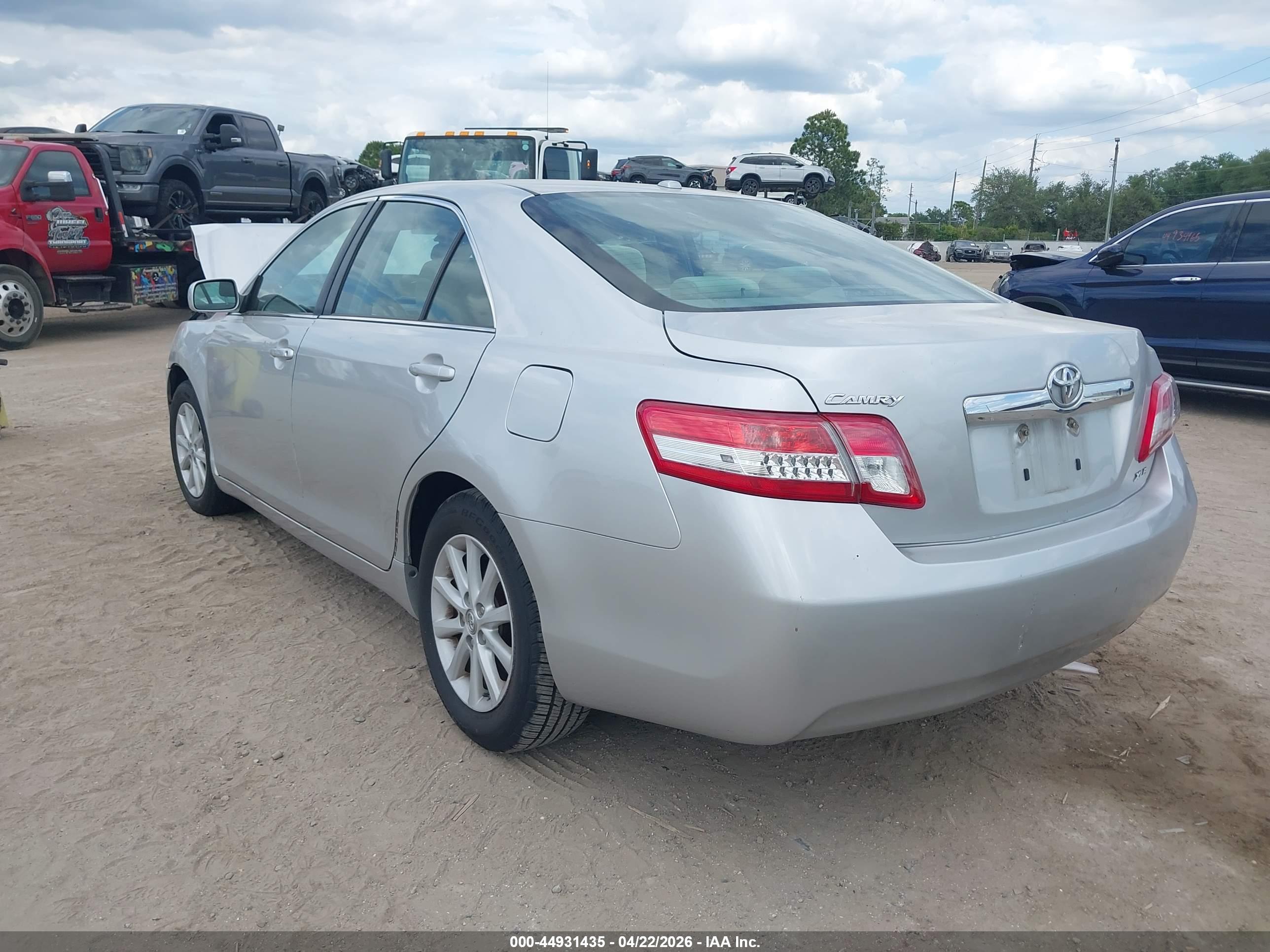 TOYOTA CAMRY image 3