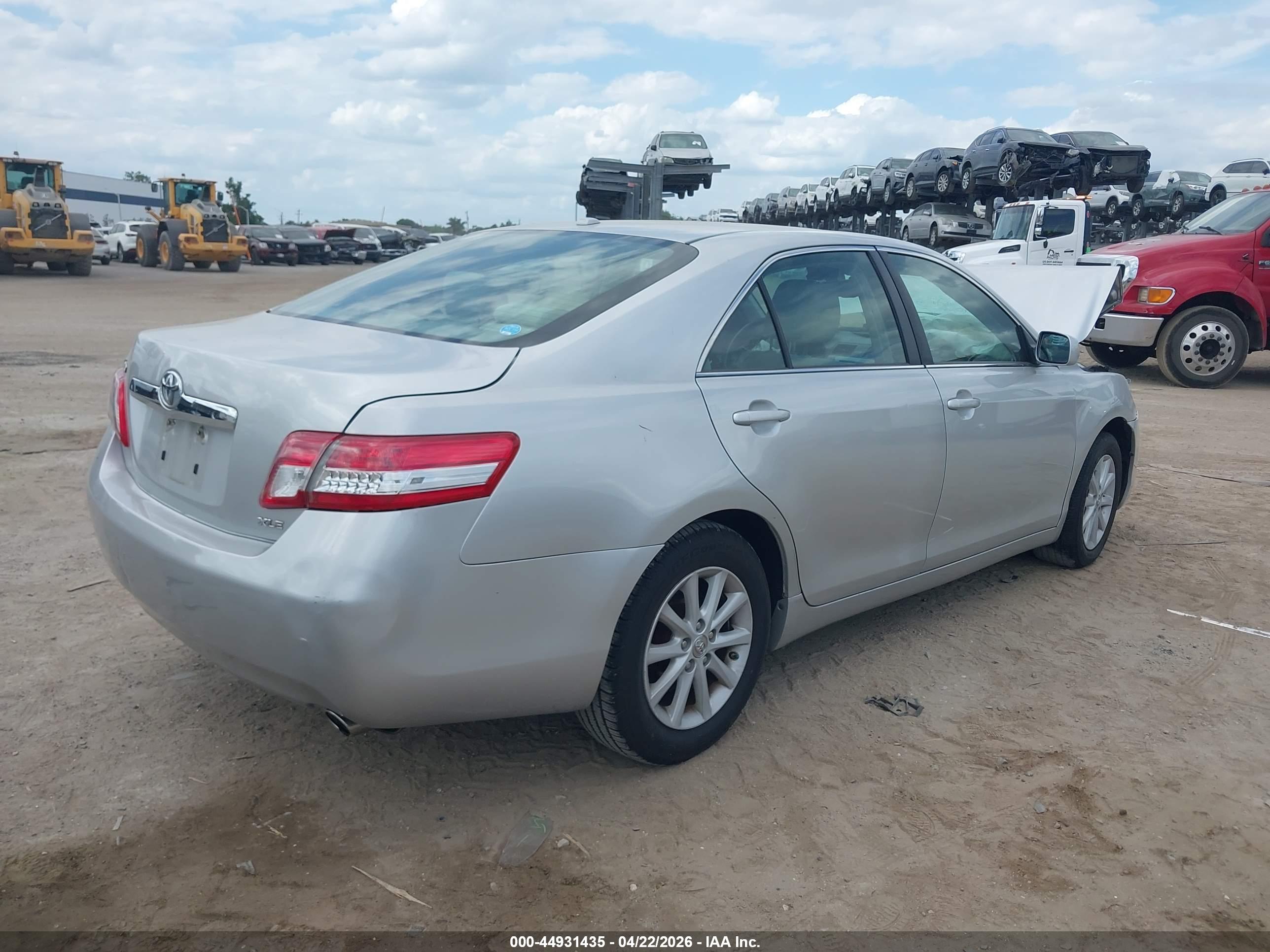 TOYOTA CAMRY image 4