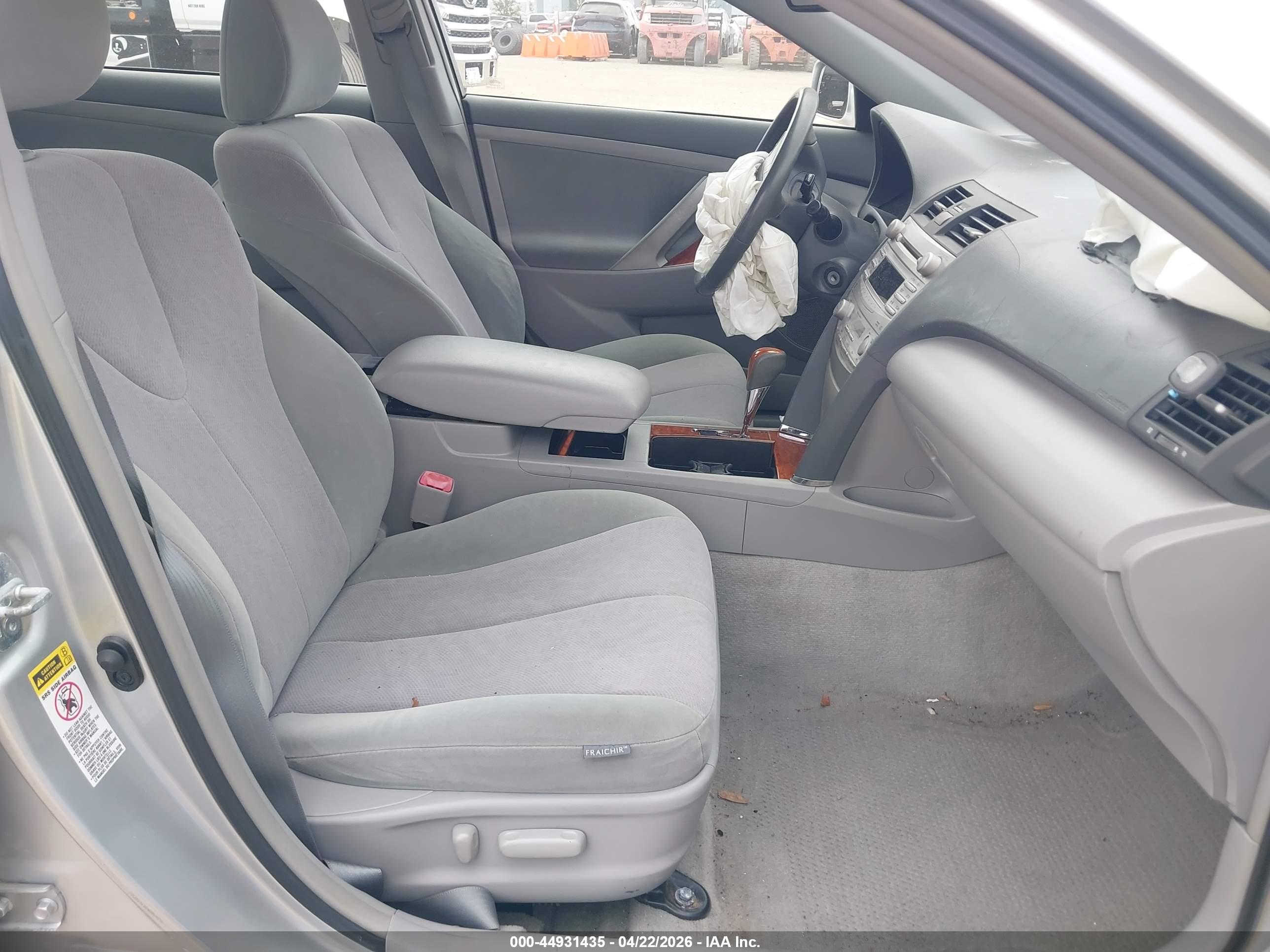 TOYOTA CAMRY image 5