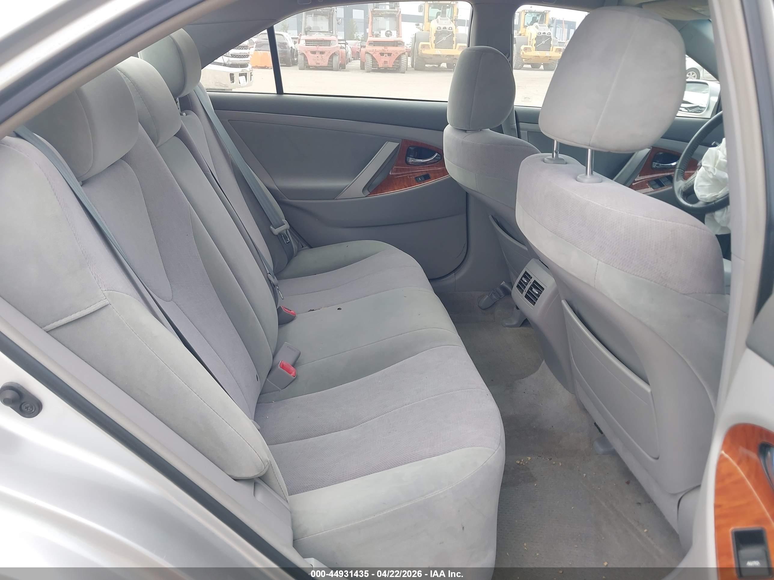 TOYOTA CAMRY image 8