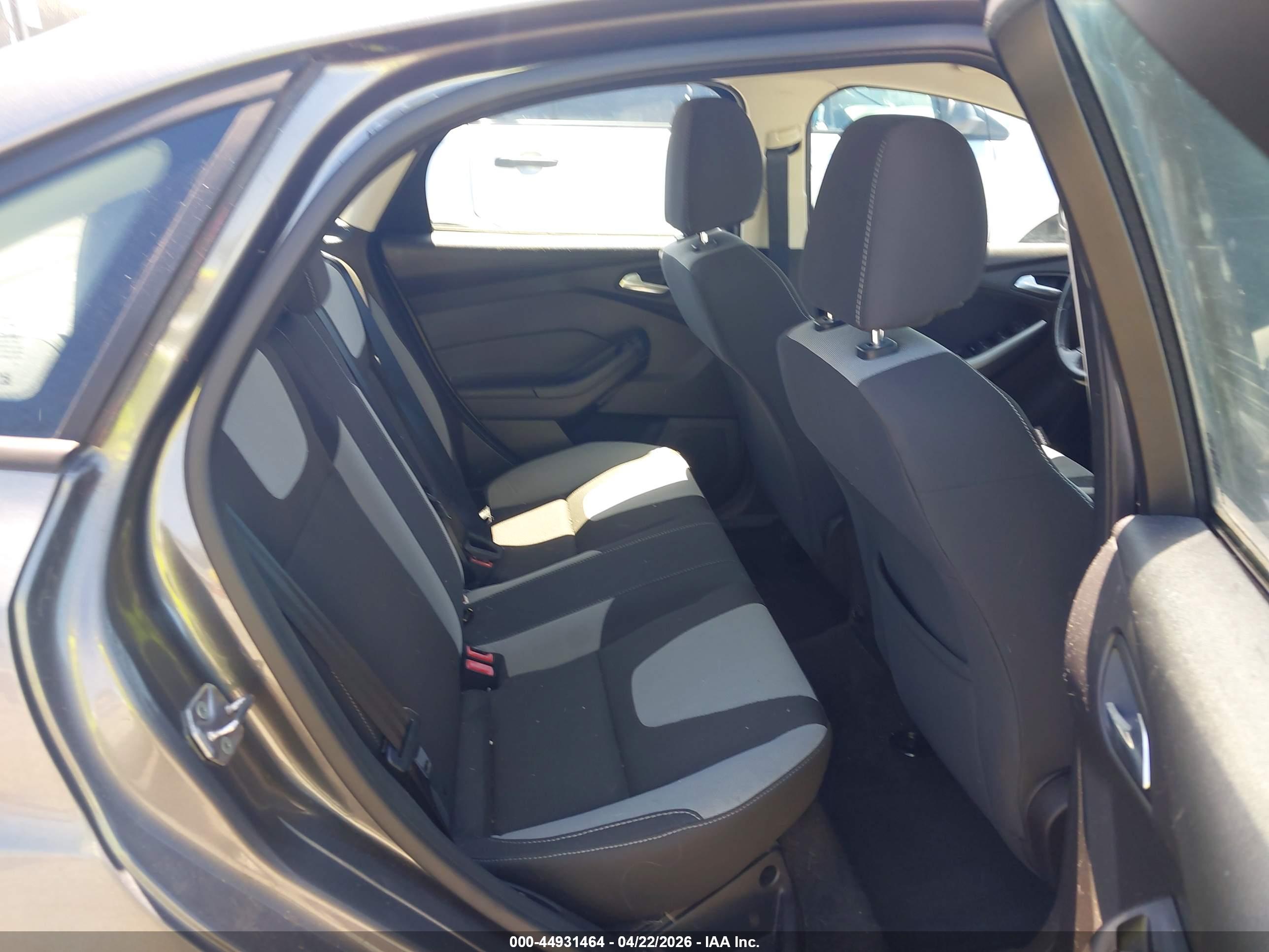 FORD FOCUS image 8