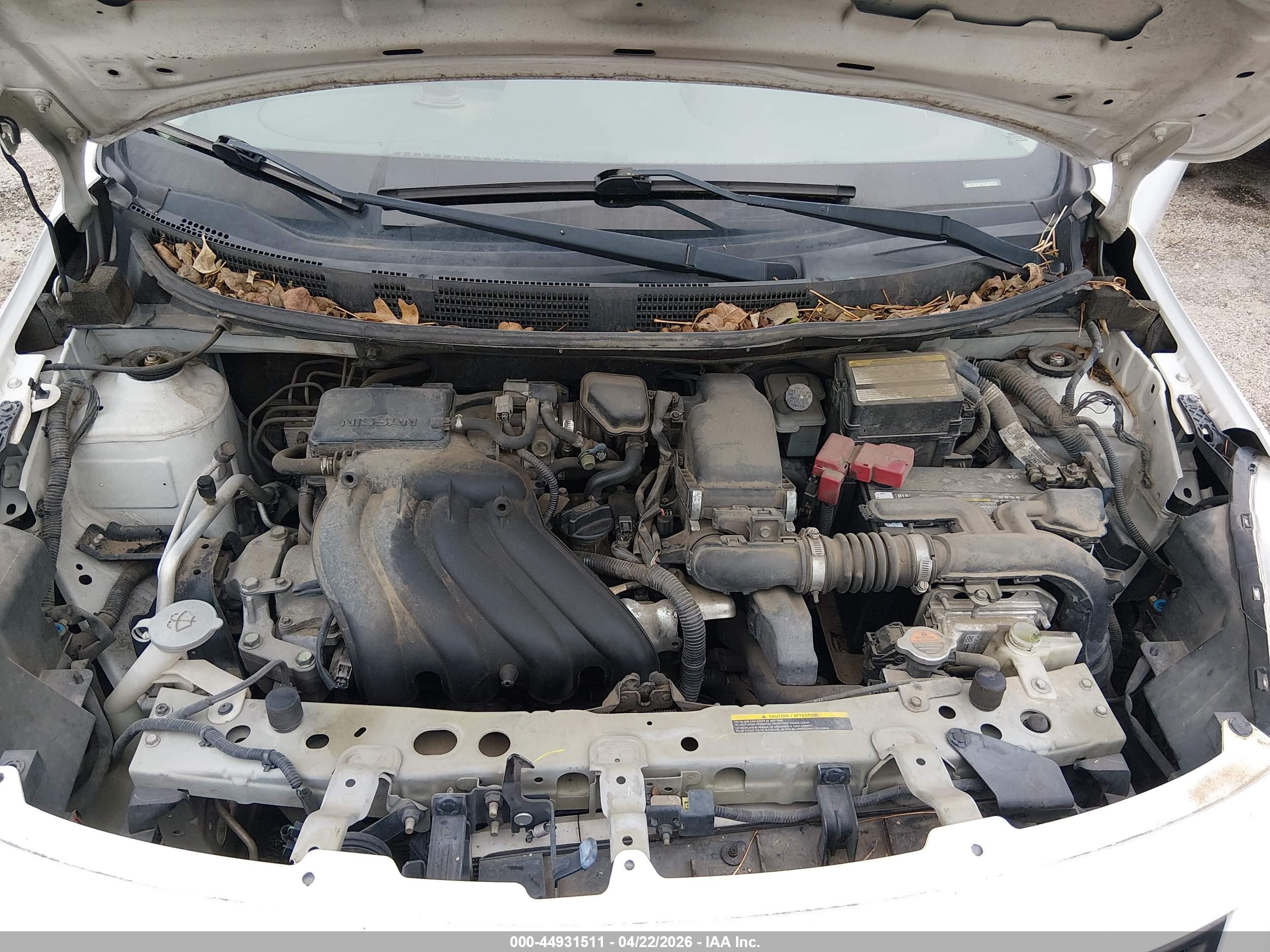 NISSAN VERSA image 10