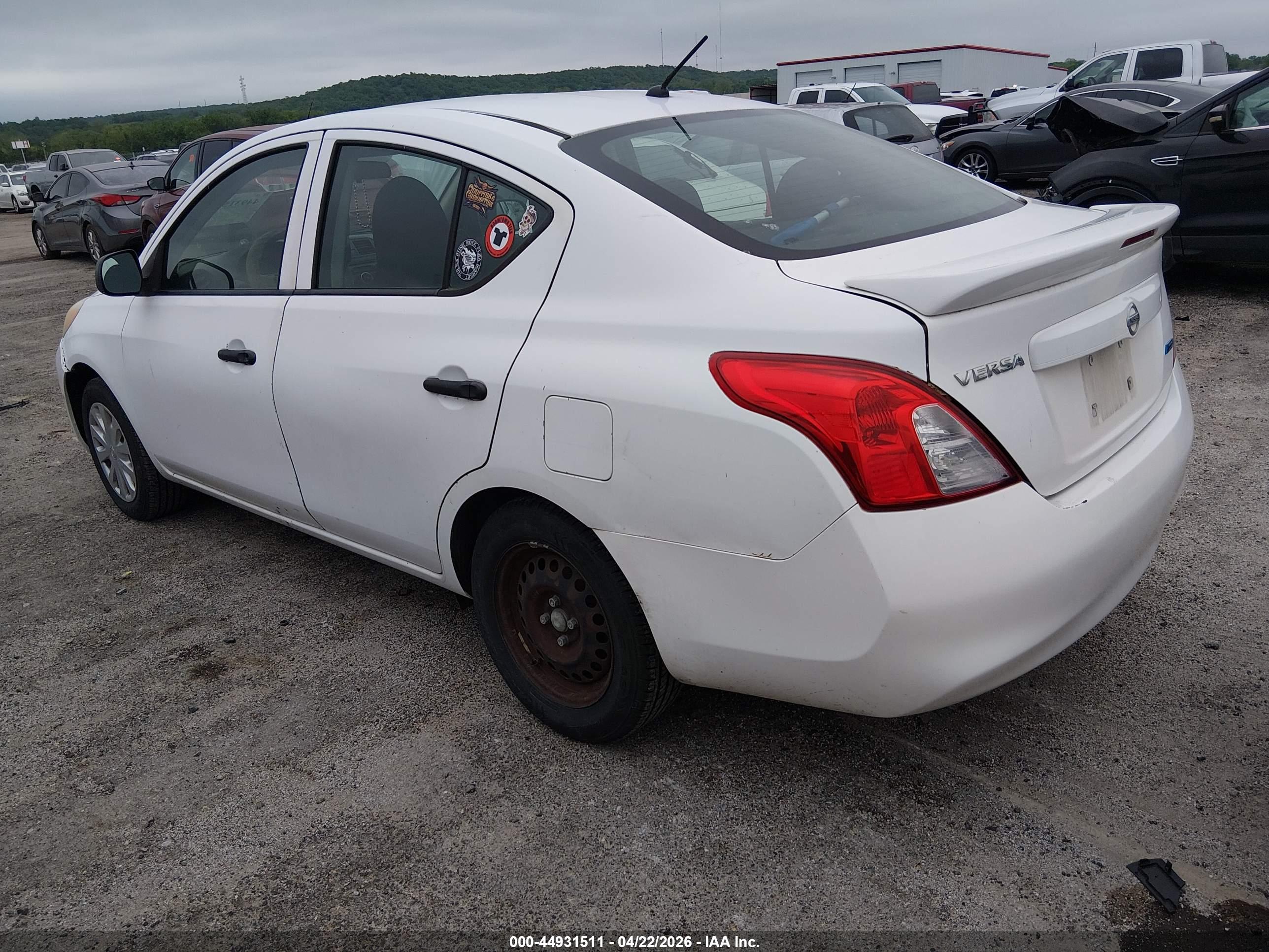 NISSAN VERSA image 3