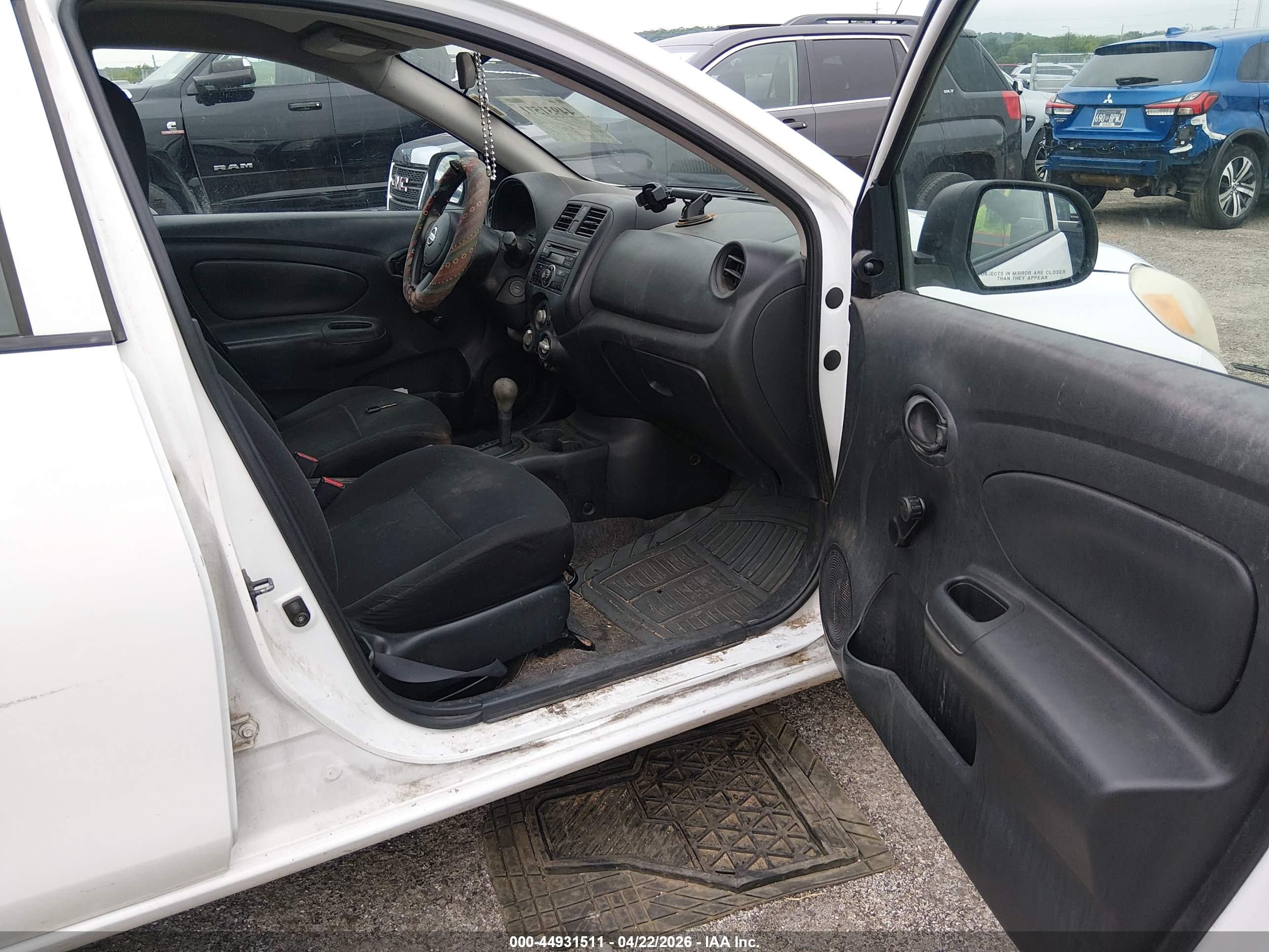 NISSAN VERSA image 5