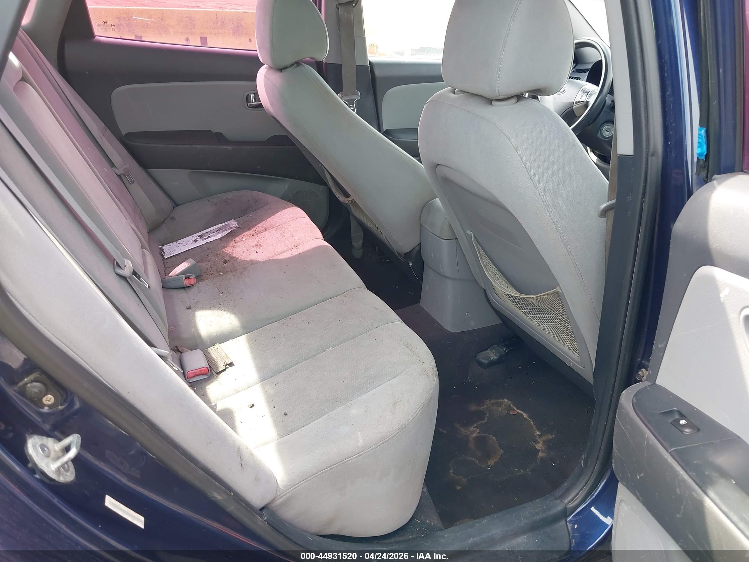 HYUNDAI ELANTRA image 8